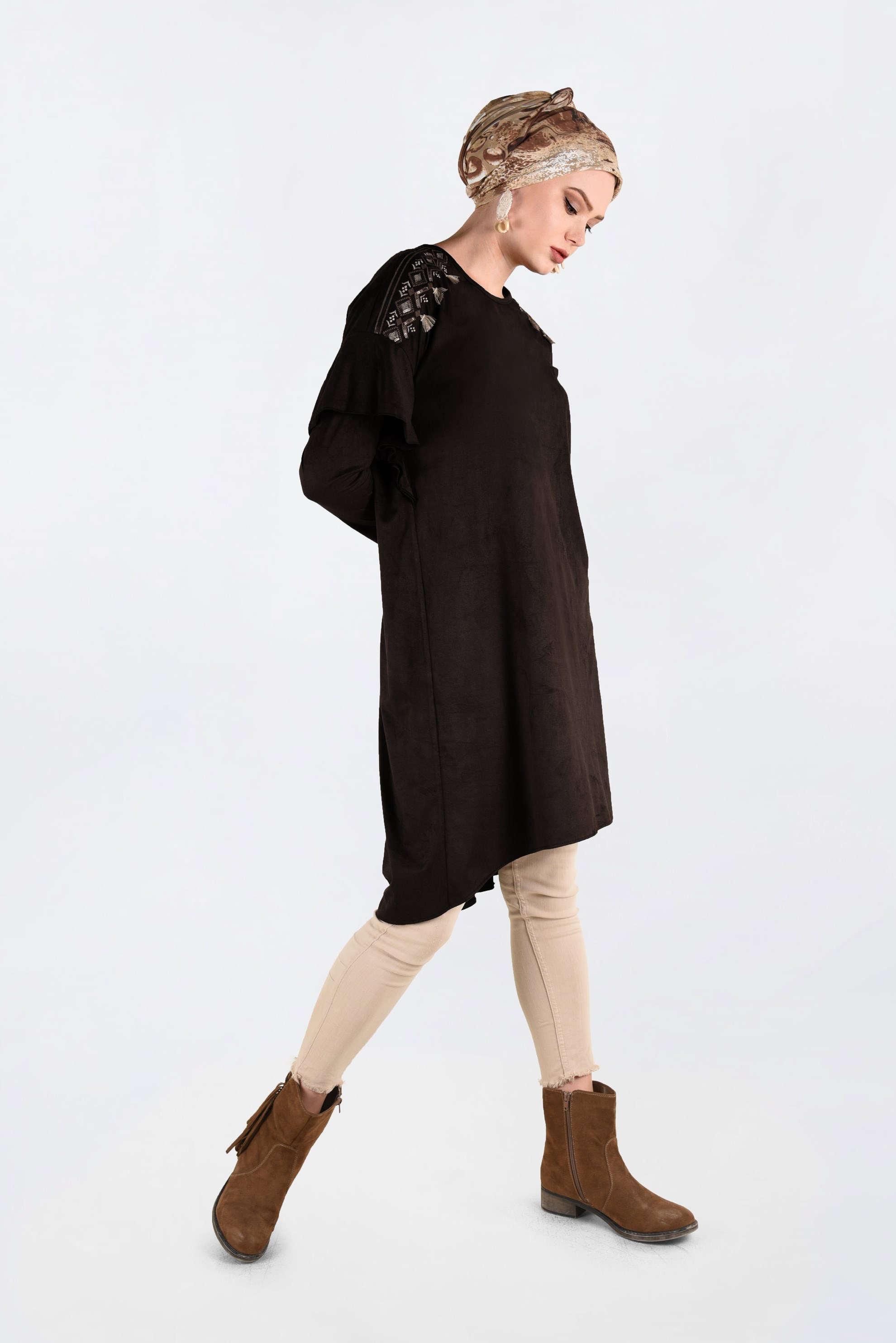 Tesettür giyim KAHVE OMUZLARI NAKIŞLI VOLANLI TUNİK 4777 