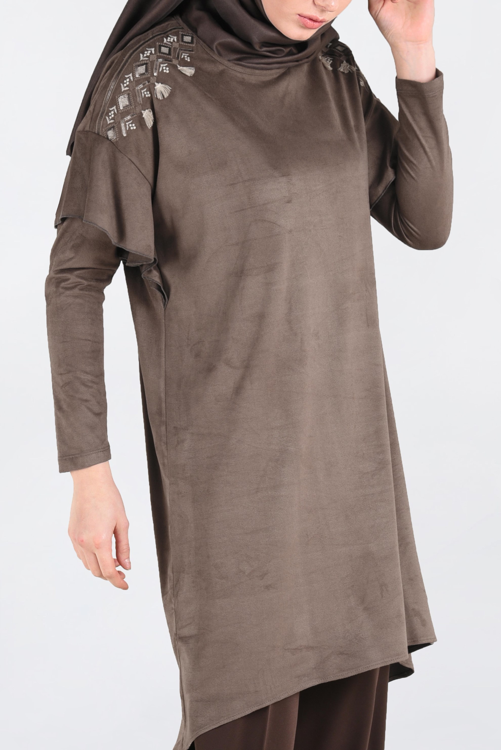 Tesettür giyim KAHVE OMUZLARI NAKIŞLI VOLANLI TUNİK 4777 