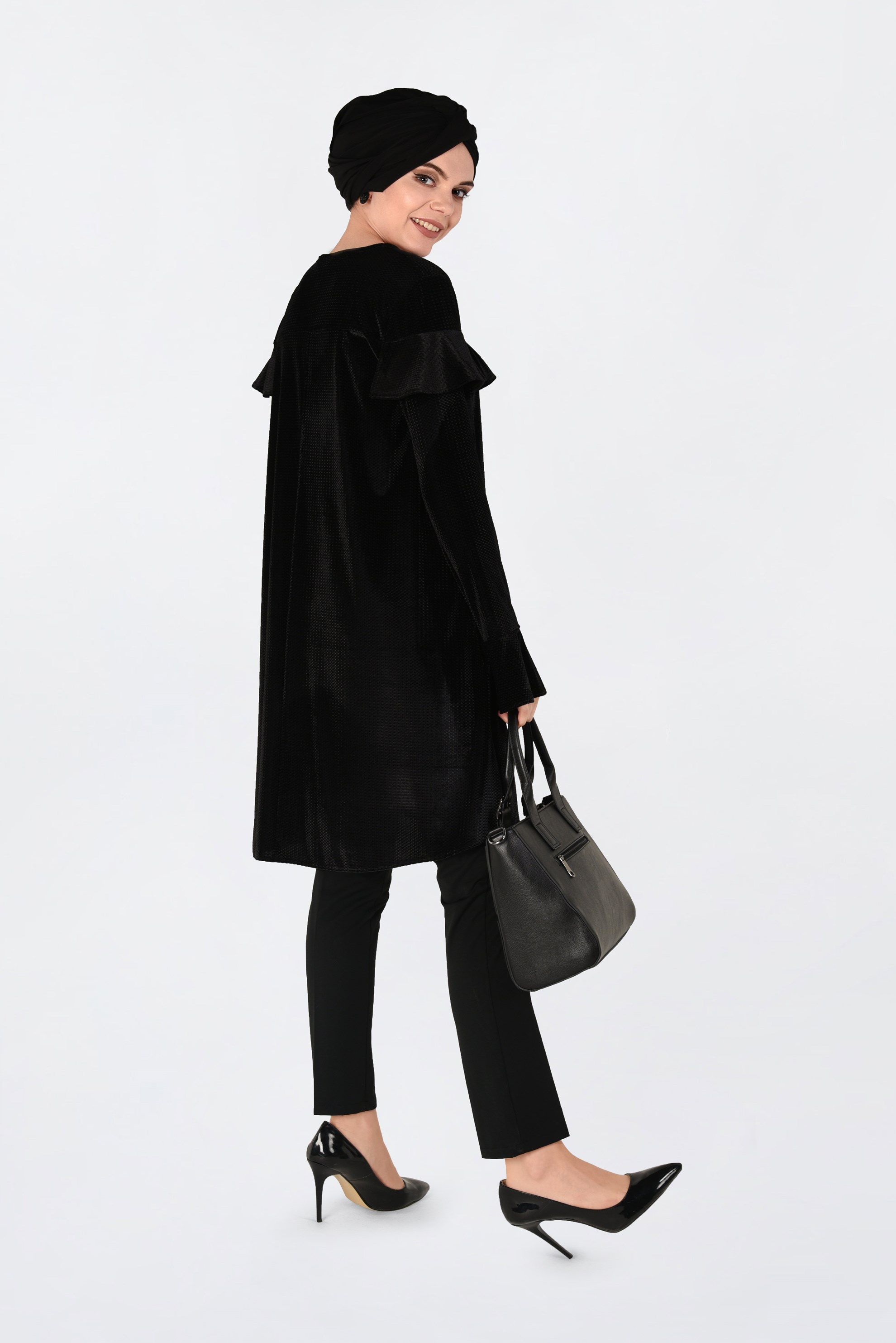 Tesettür giyim SİYAH OMUZLARI VOLANLI KADİFE TUNİK 4789