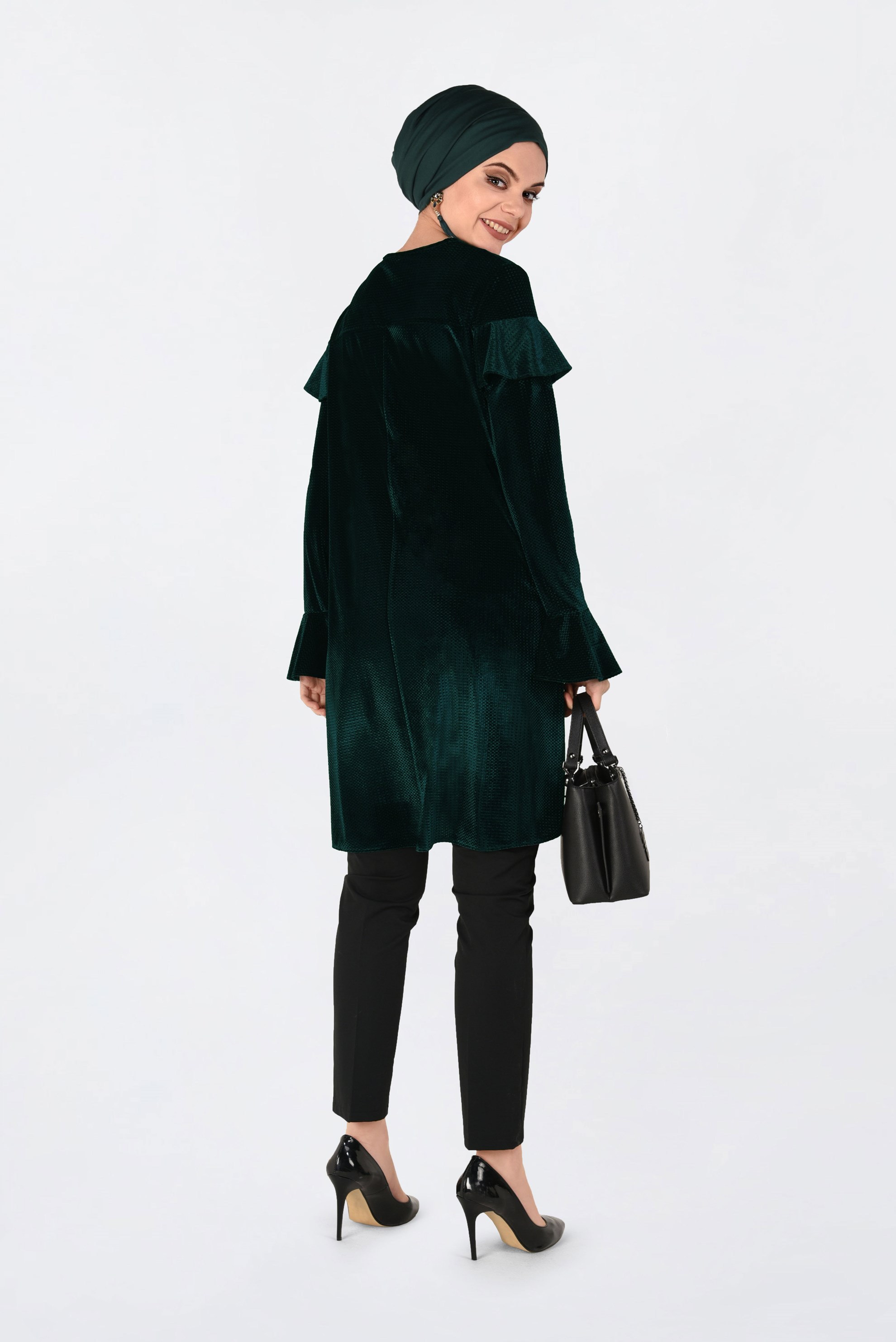 Tesettür giyim YEŞİL OMUZLARI VOLANLI KADİFE TUNİK 4789