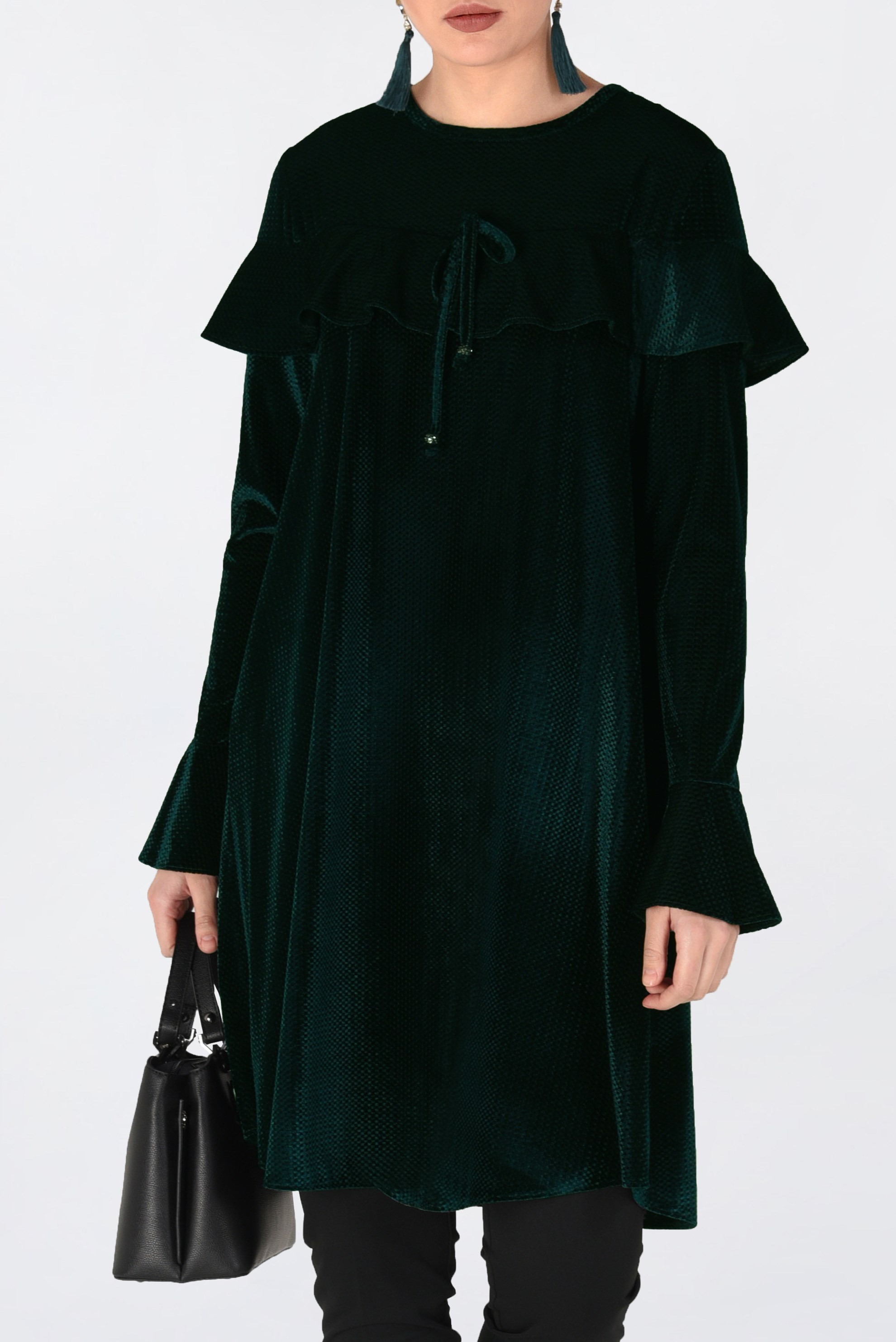 Tesettür giyim YEŞİL OMUZLARI VOLANLI KADİFE TUNİK 4789