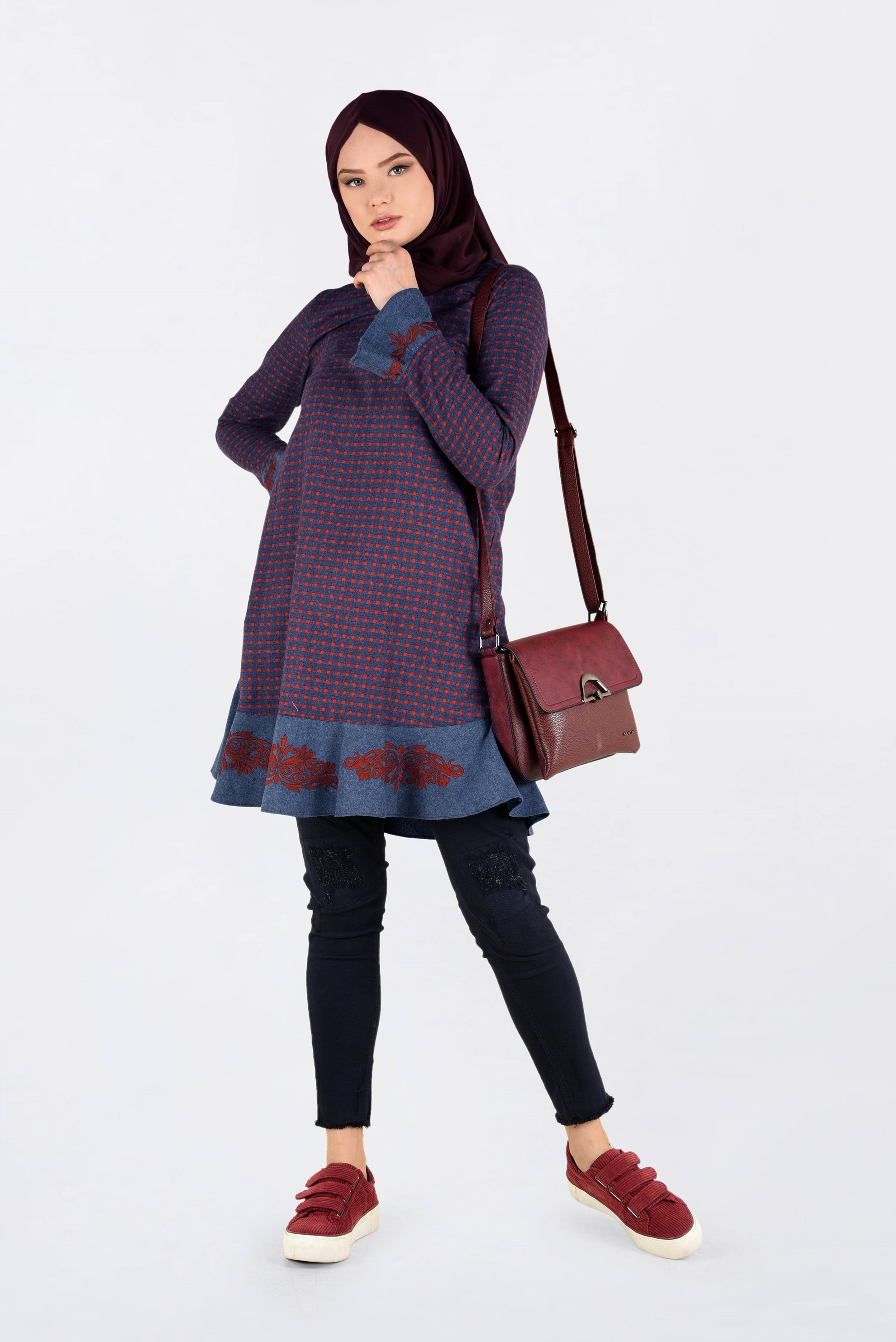 Tesettür giyim LACİVERT PÖTİKARE DESENLİ ETEK UCU VOLANLI VE İŞLEMELİ TUNİK 4793