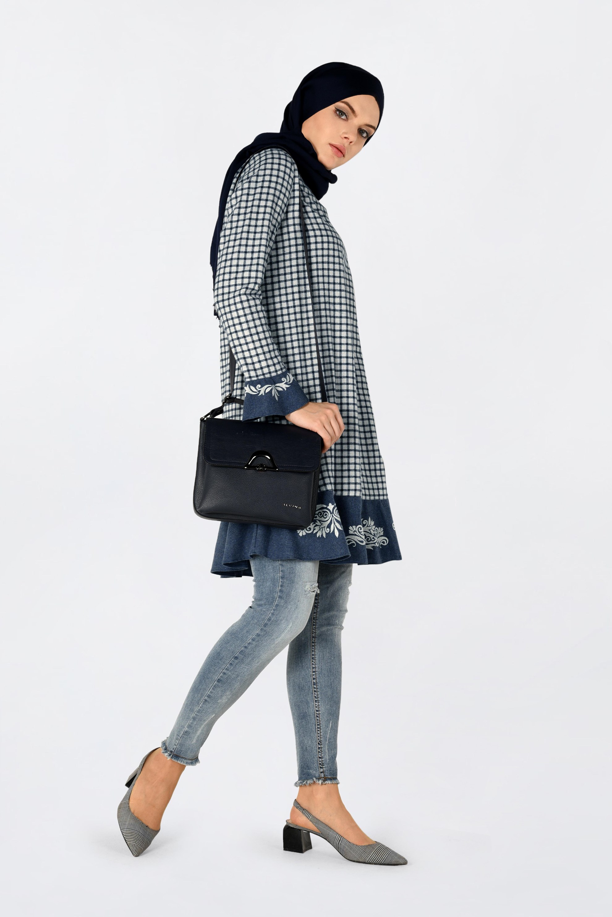 Tesettür giyim LACİVERT PÖTİKARE DESENLİ ETEK UCU VOLANLI VE İŞLEMELİ TUNİK 4793