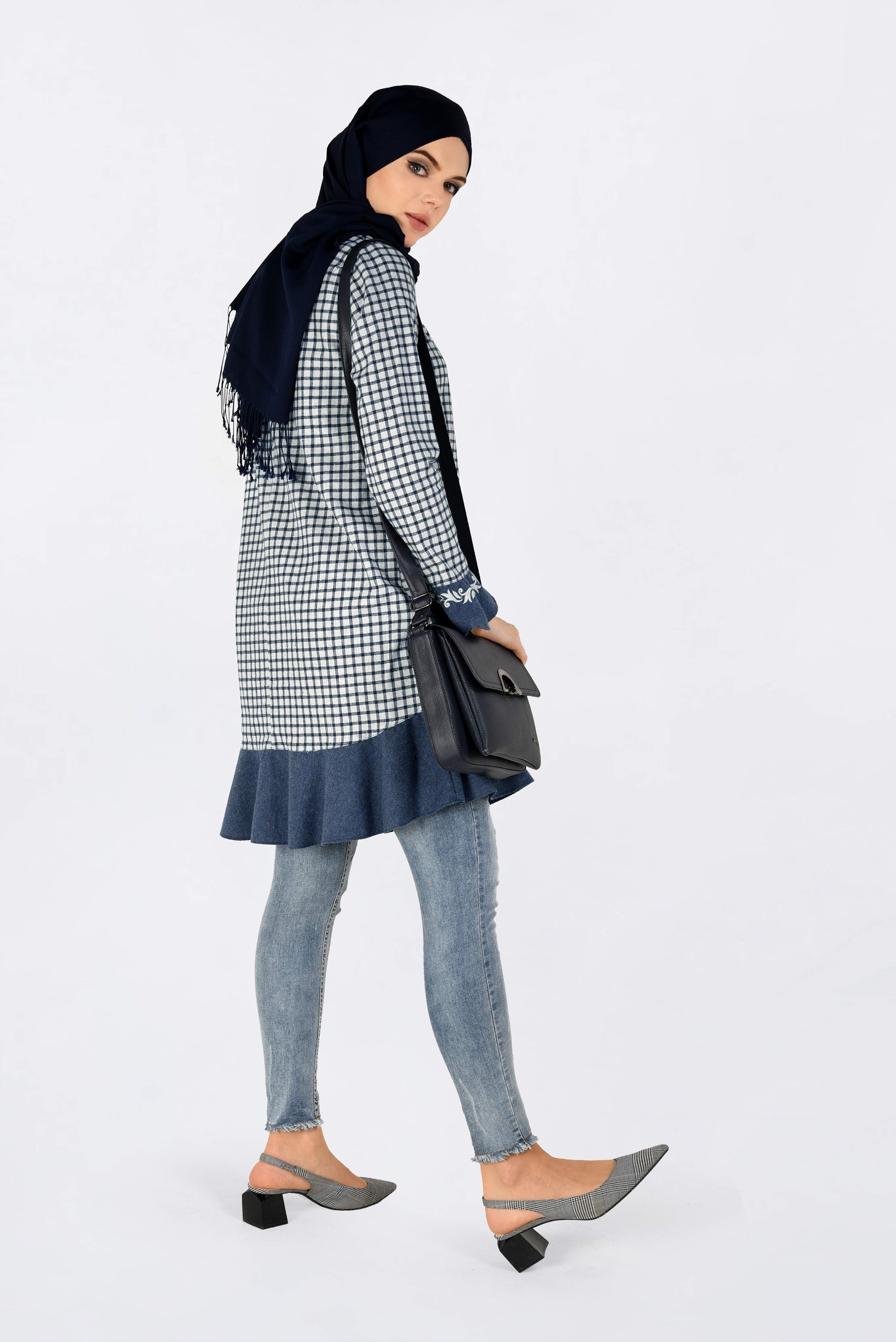 Tesettür giyim LACİVERT PÖTİKARE DESENLİ ETEK UCU VOLANLI VE İŞLEMELİ TUNİK 4793