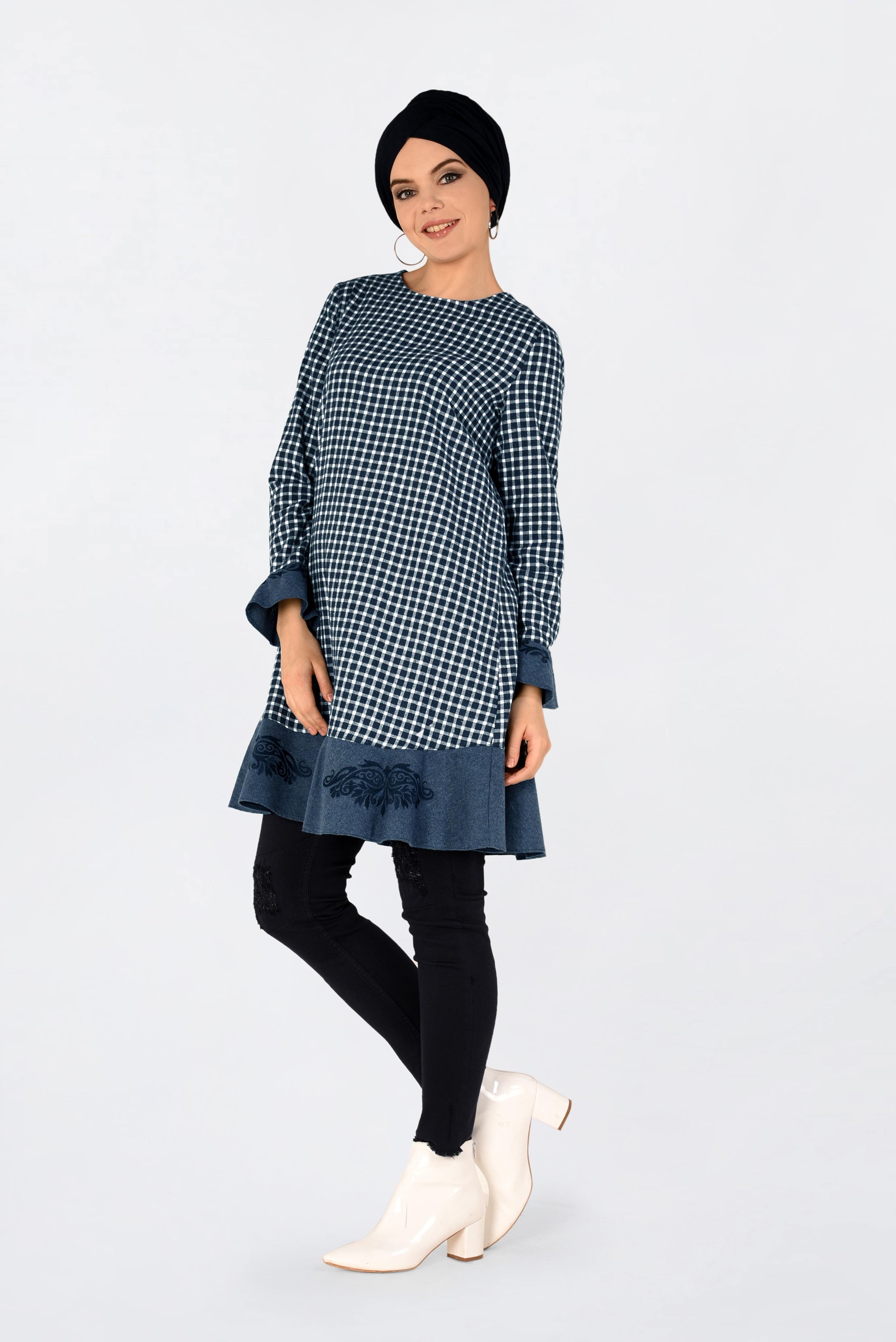 Tesettür giyim BEJ PÖTİKARE DESENLİ ETEK UCU VOLANLI VE İŞLEMELİ TUNİK 4793