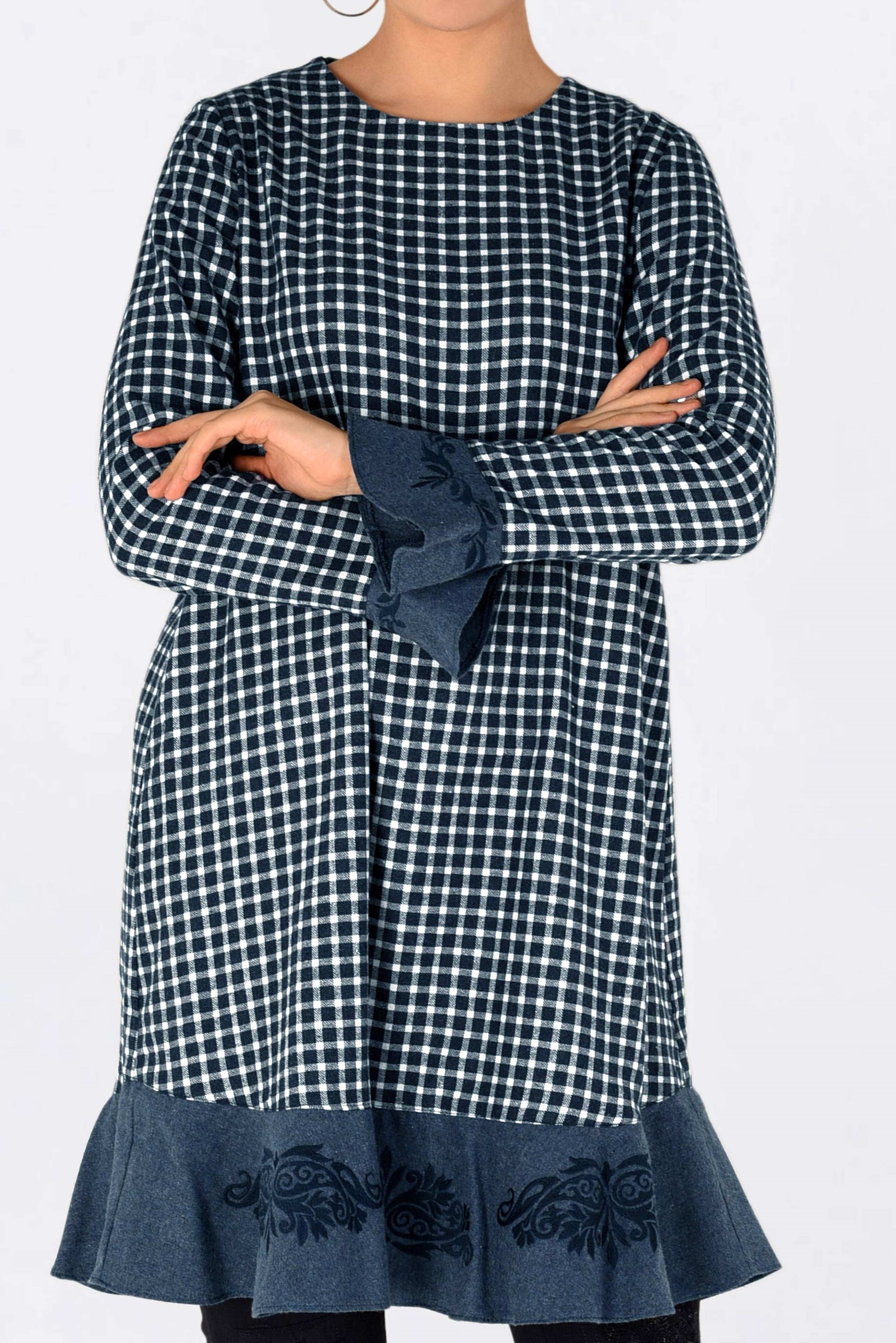 Tesettür giyim BEJ PÖTİKARE DESENLİ ETEK UCU VOLANLI VE İŞLEMELİ TUNİK 4793