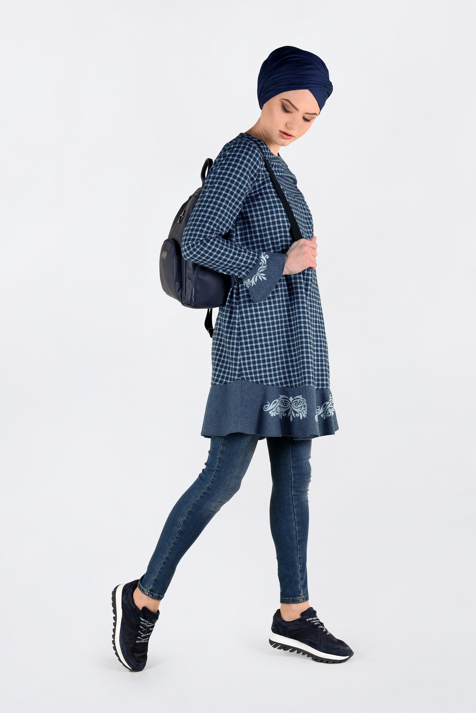 Tesettür giyim LACİVERT PÖTİKARE DESENLİ ETEK UCU VOLANLI VE İŞLEMELİ TUNİK 4793