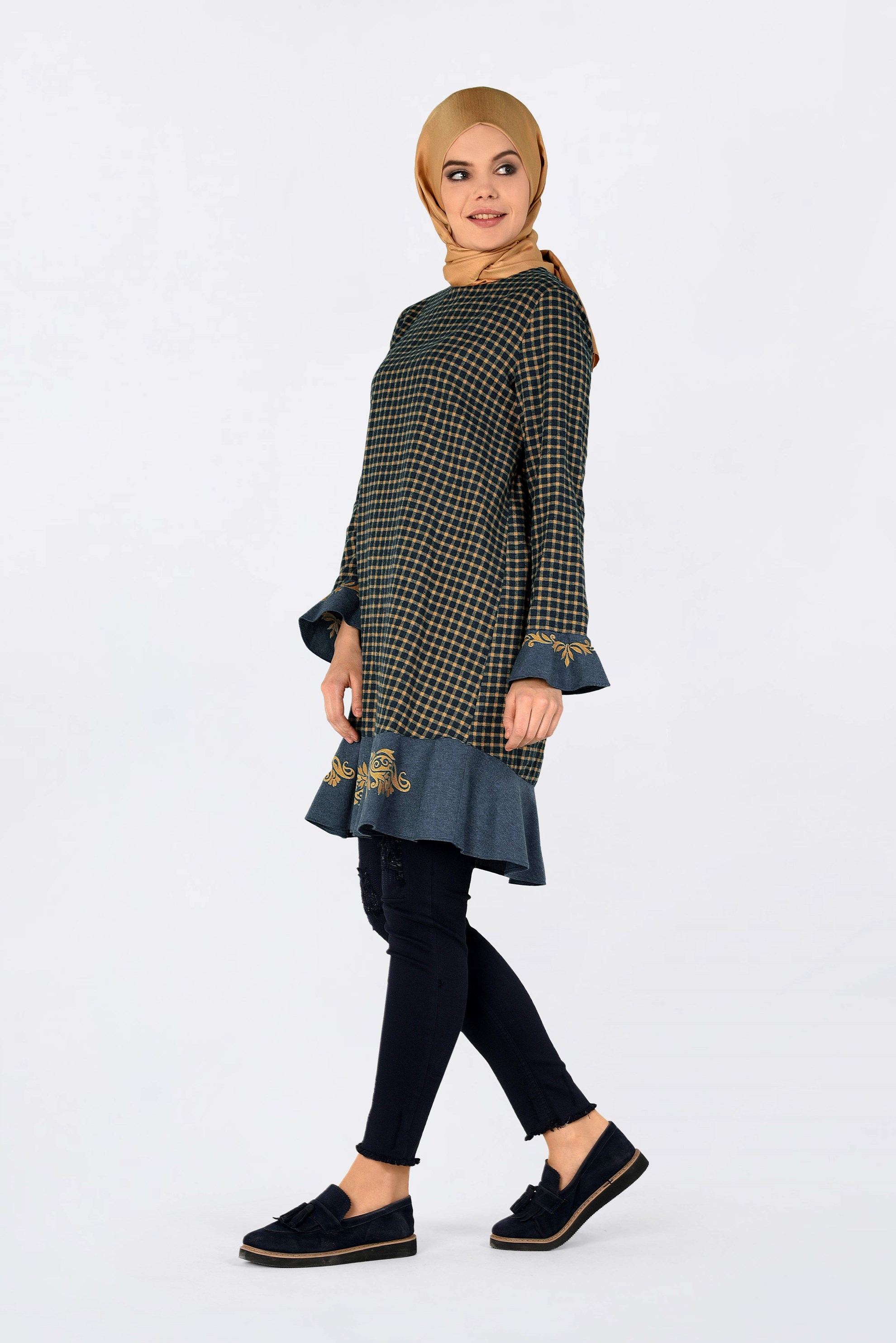 Tesettür giyim LACİVERT PÖTİKARE DESENLİ ETEK UCU VOLANLI VE İŞLEMELİ TUNİK 4793