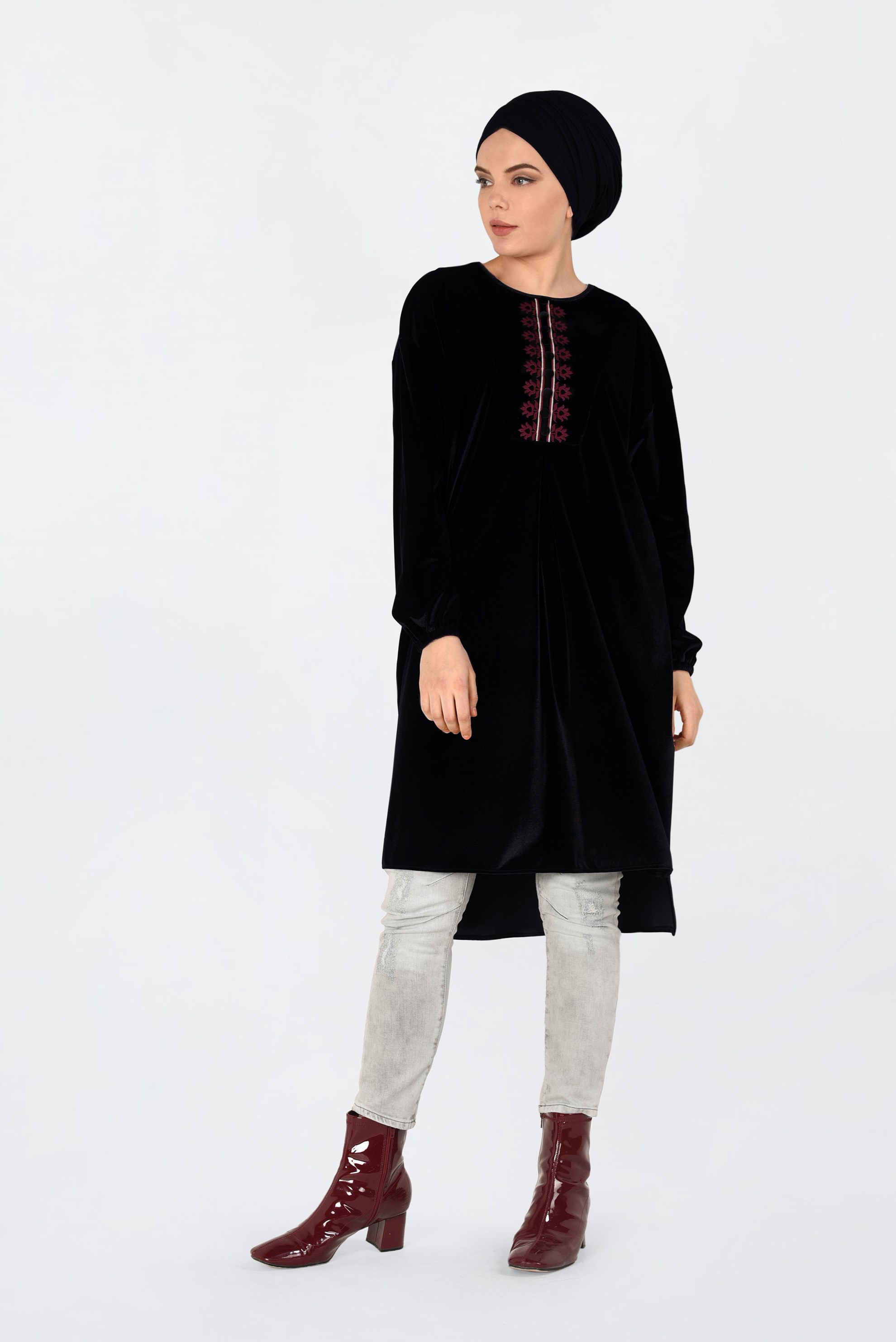 Tesettür giyim SİYAH NAKIŞLI KADİFE TUNİK 4794 