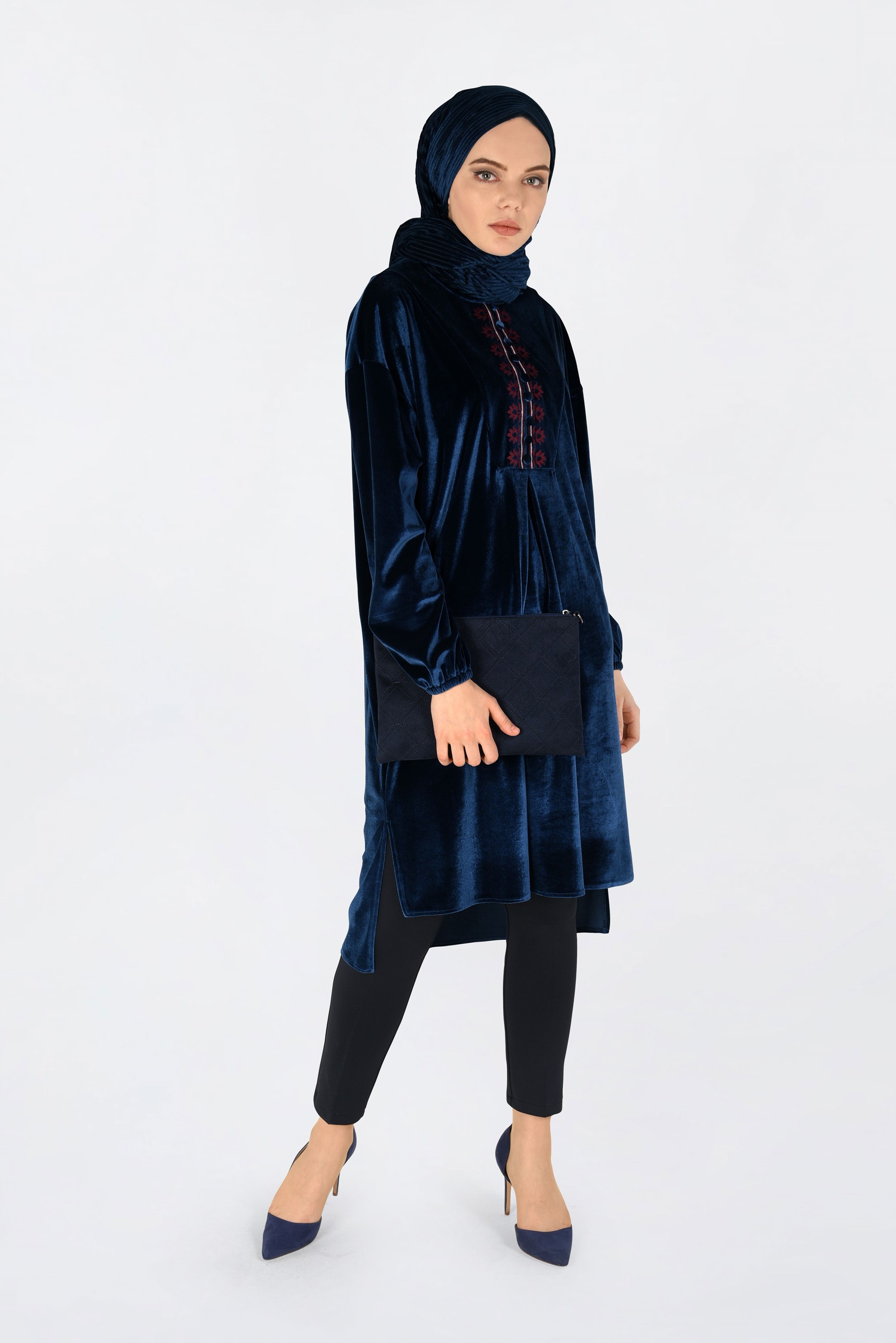 Tesettür giyim LACİVERT NAKIŞLI KADİFE TUNİK 4794 