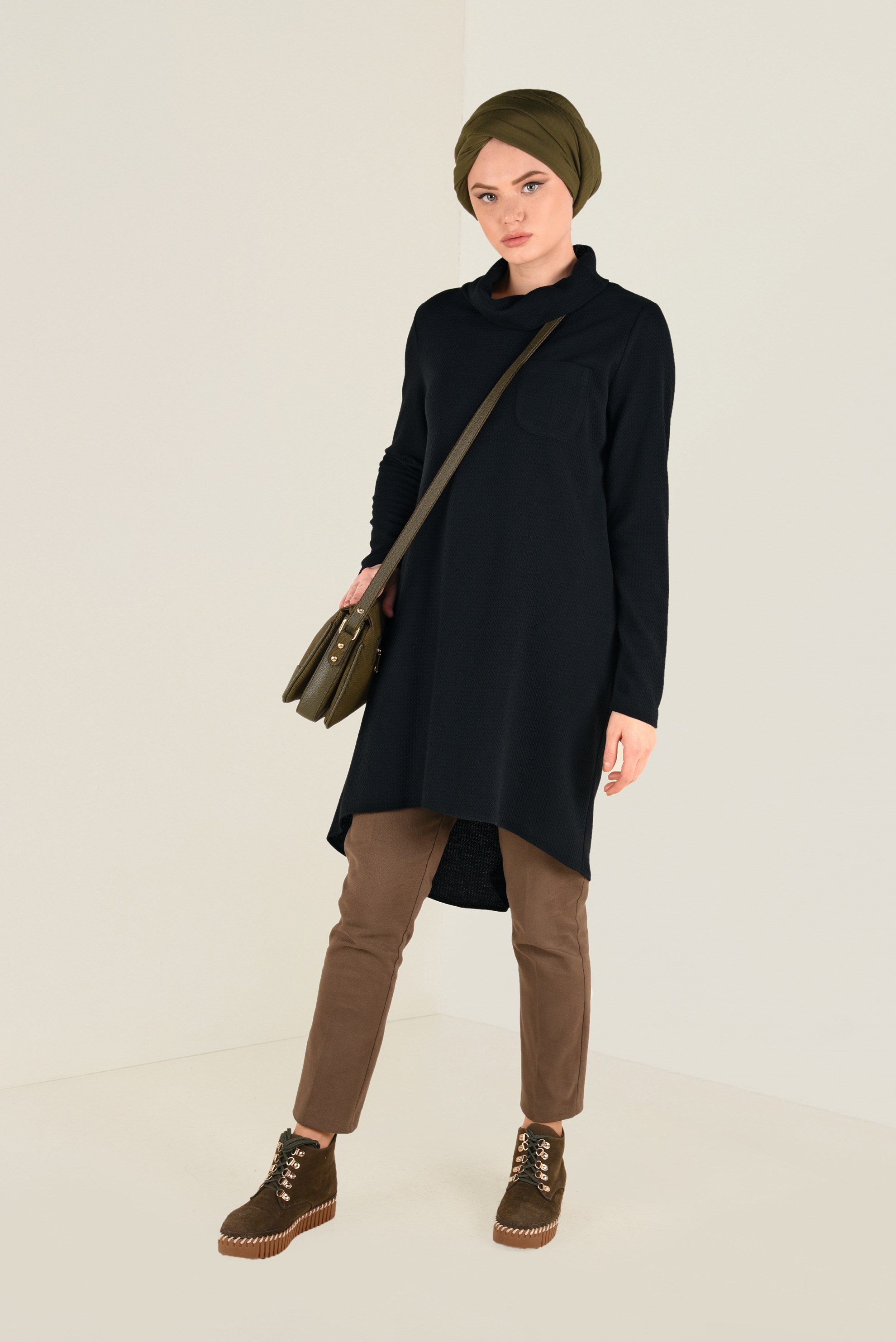 Tesettür giyim SİYAH DÖKÜMLÜ YAKA TRİKO TUNİK 4824