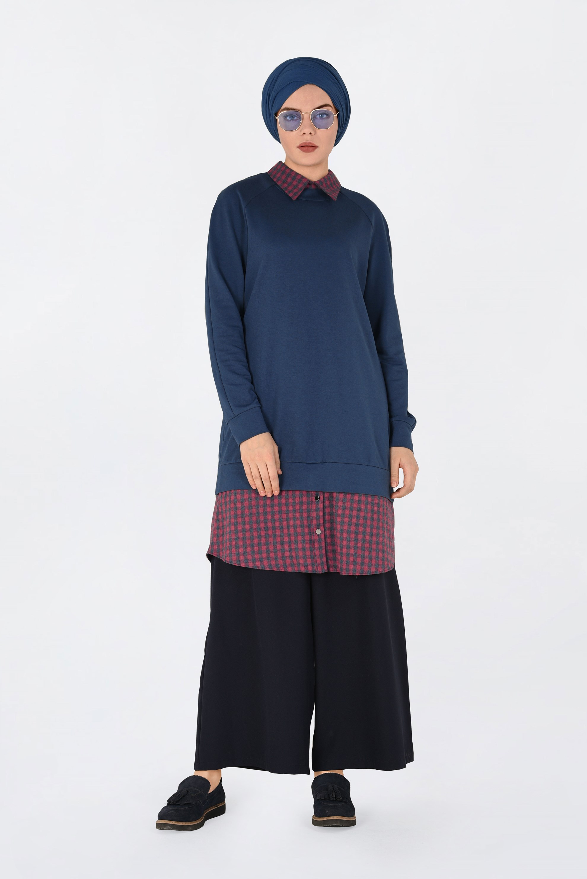 Tesettür giyim LACİVERT YAKASI VE ETEK UCU PÖTİKARELİ TUNİK 4828  