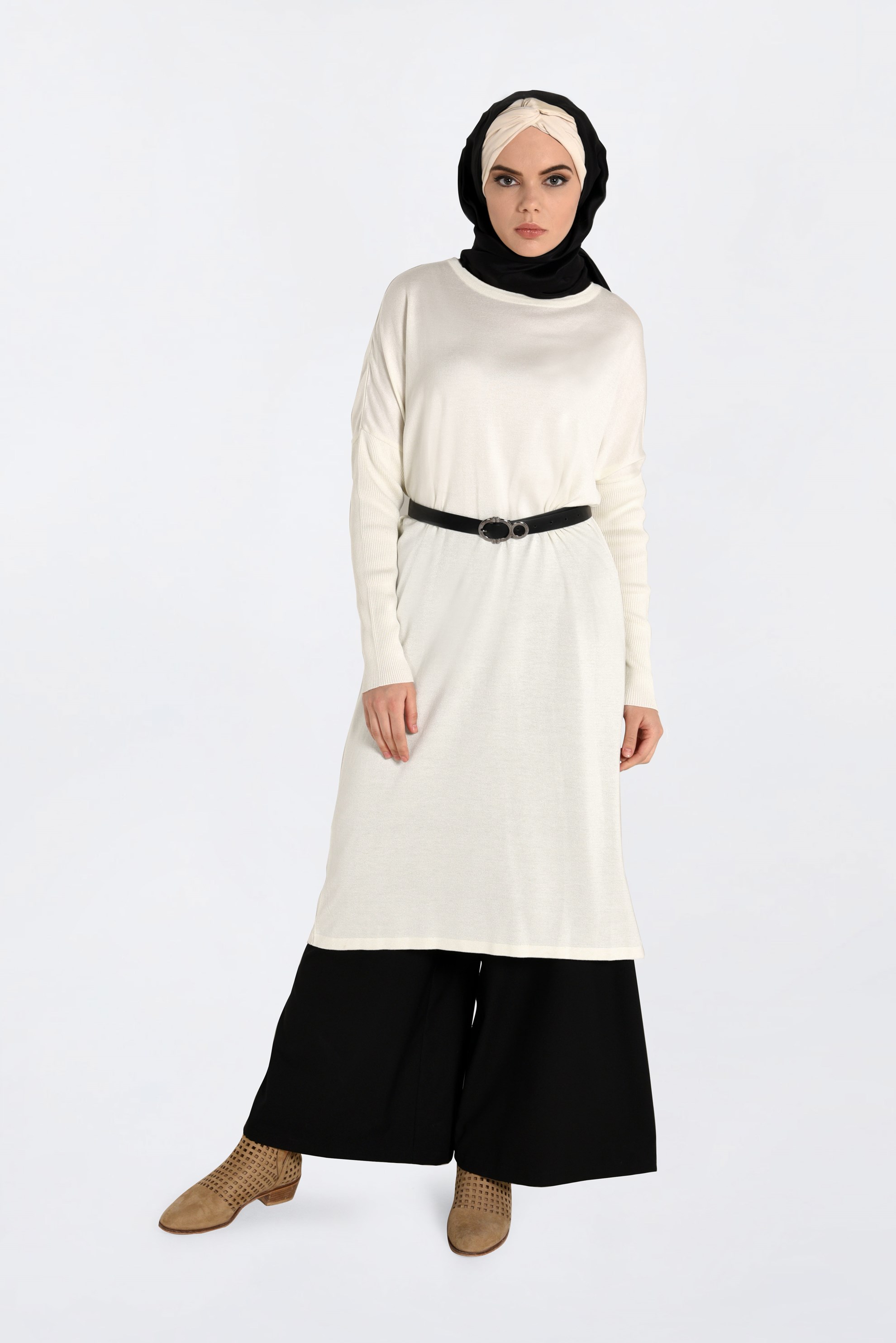 Tesettür giyim BEYAZ BİSİKLET YAKA TRİKO TUNİK 4830