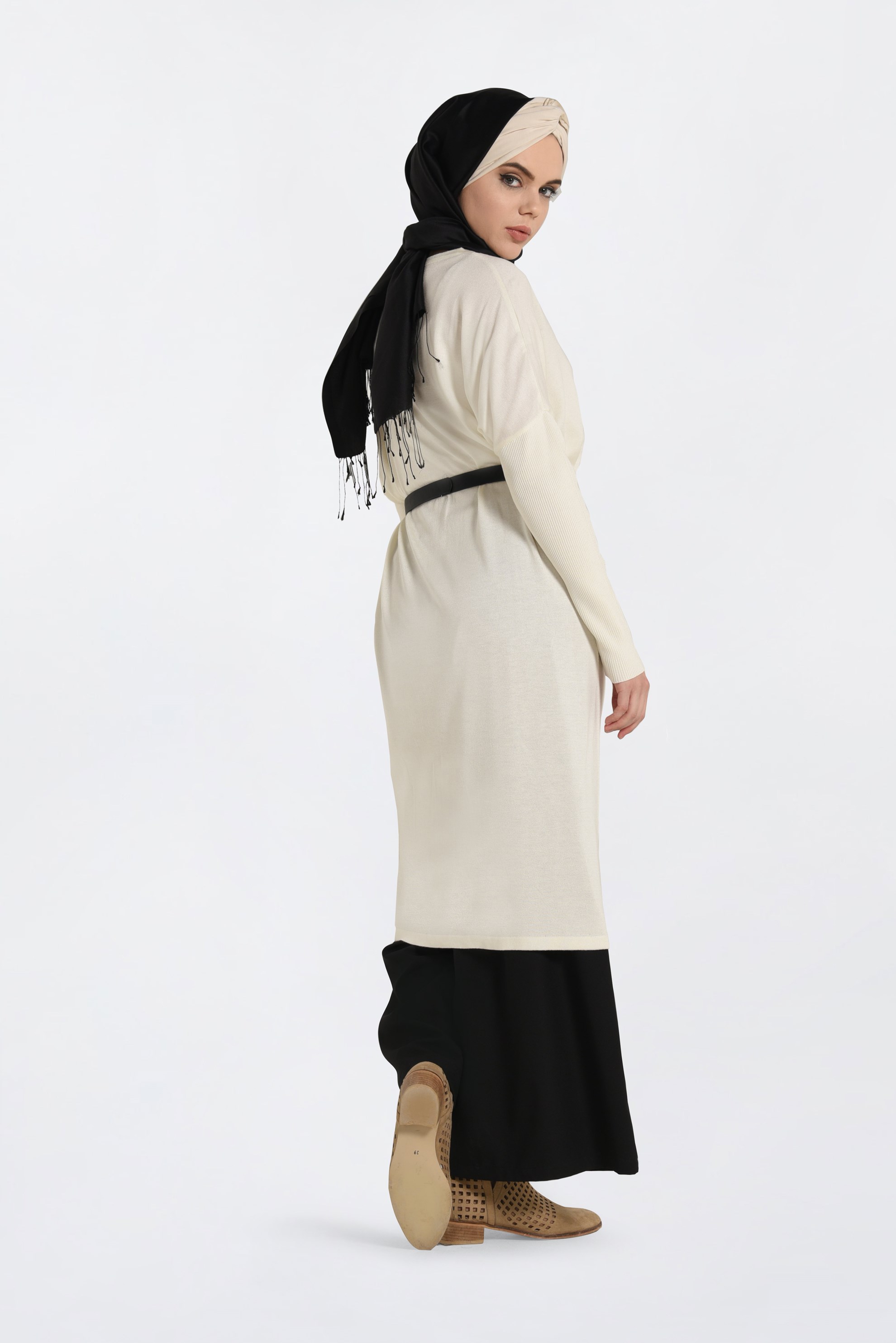 Tesettür giyim BEYAZ BİSİKLET YAKA TRİKO TUNİK 4830