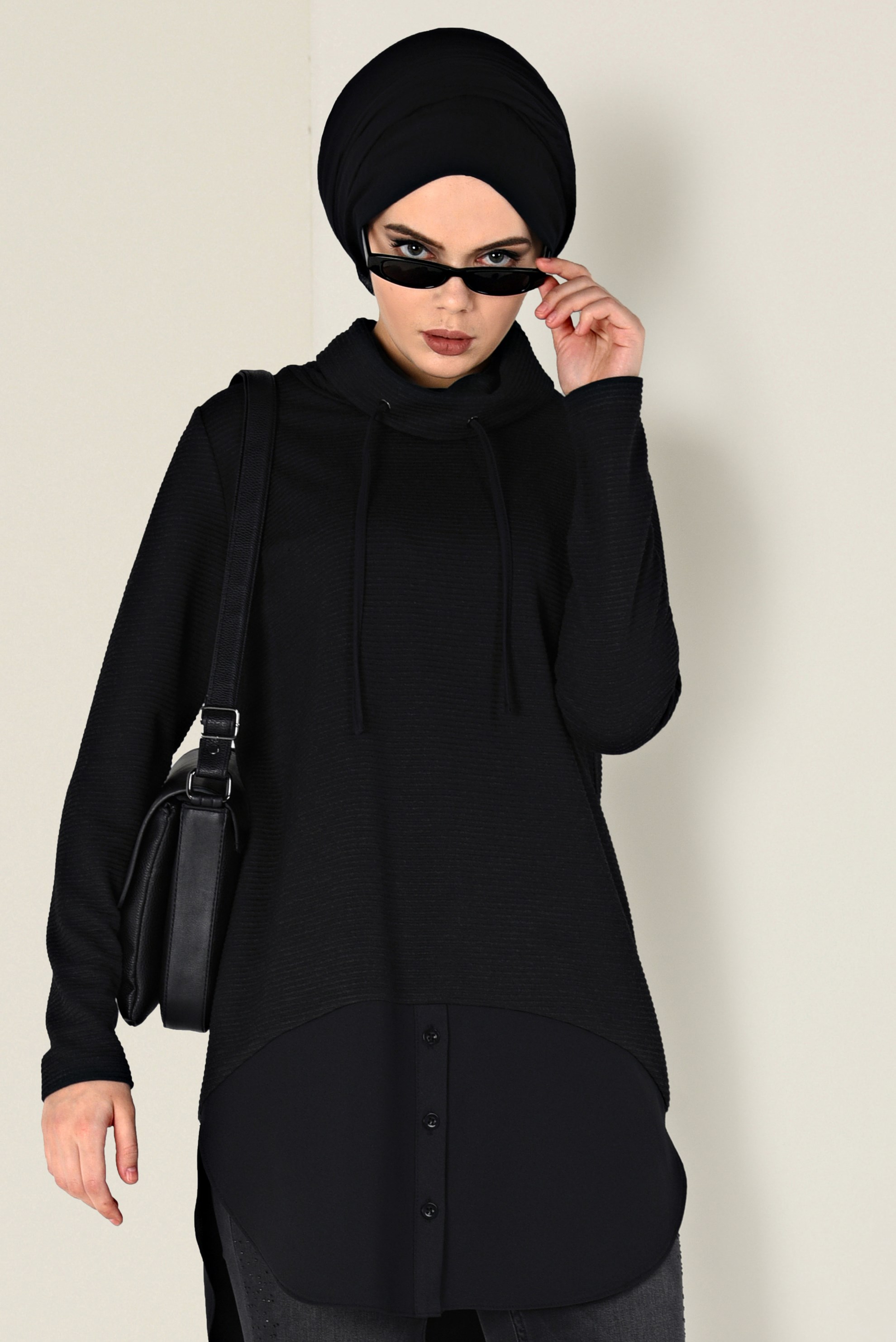 Tesettür giyim SİYAH YAKASI BAĞCIKLI FİTİLLİ TUNİK 4831 