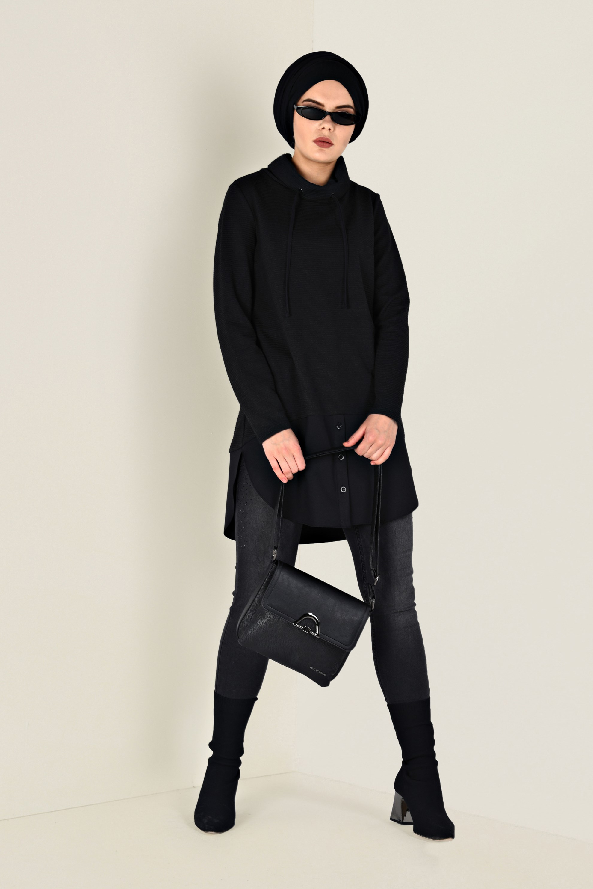 Tesettür giyim SİYAH YAKASI BAĞCIKLI FİTİLLİ TUNİK 4831 