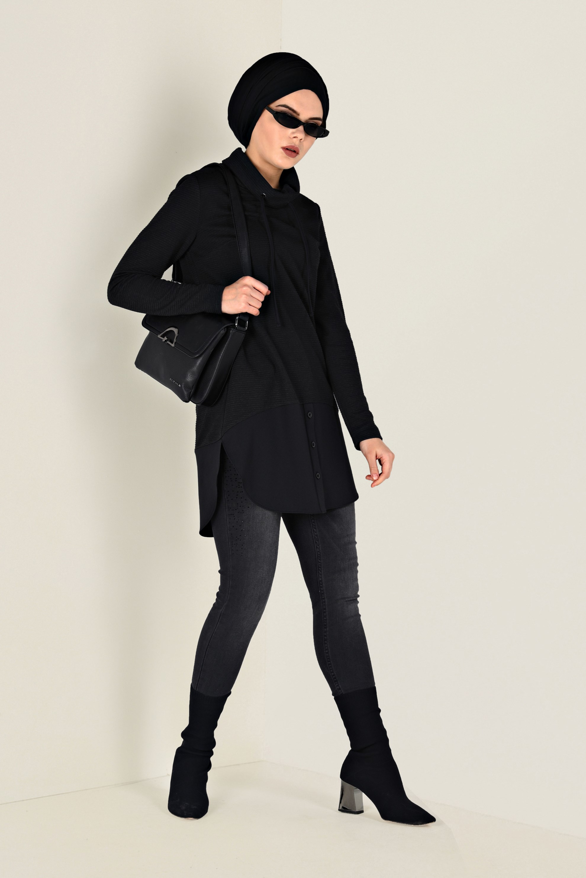 Tesettür giyim SİYAH YAKASI BAĞCIKLI FİTİLLİ TUNİK 4831 