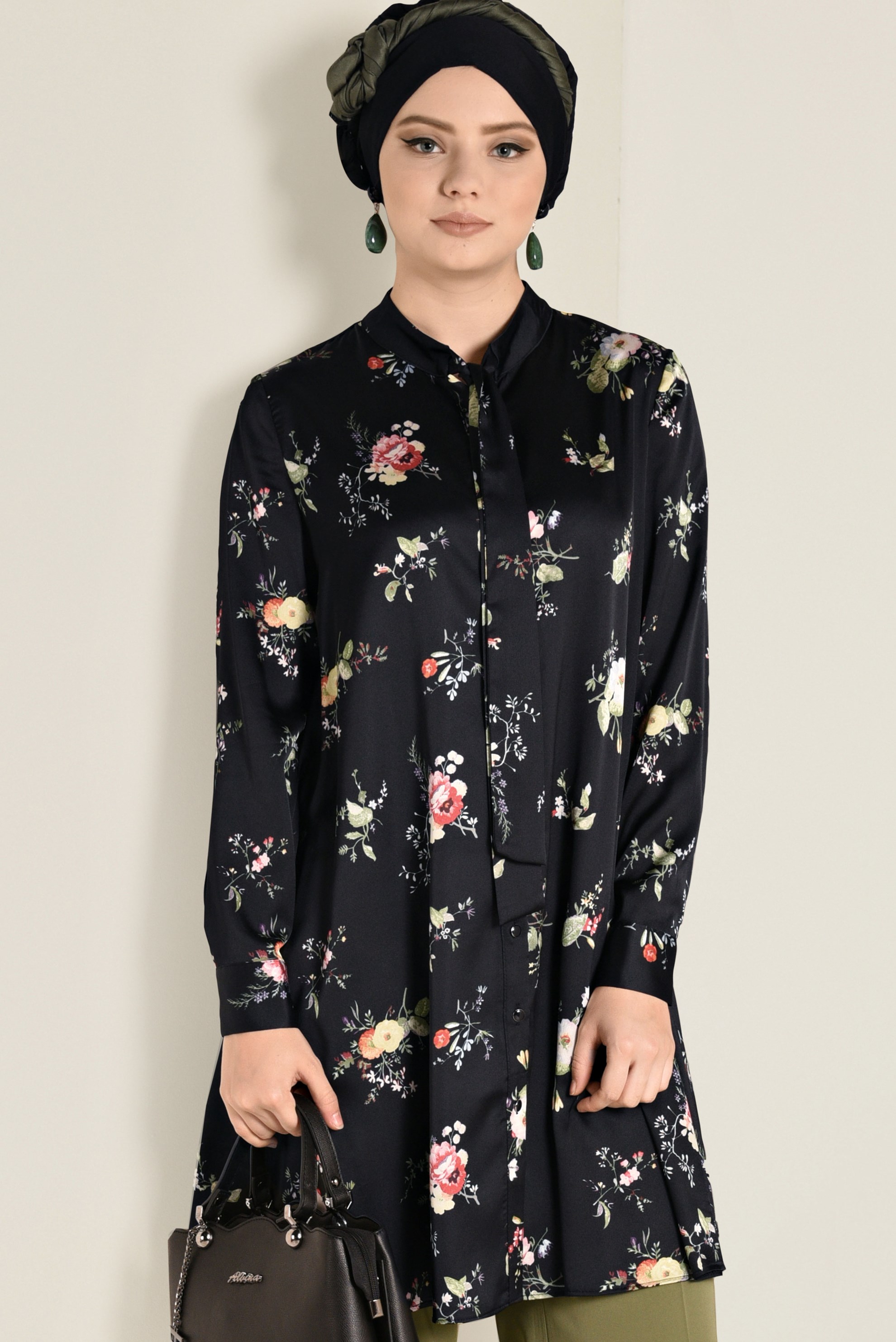 Tesettür giyim SİYAH ÇİÇEK DESENLİ TUNİK 4759-1