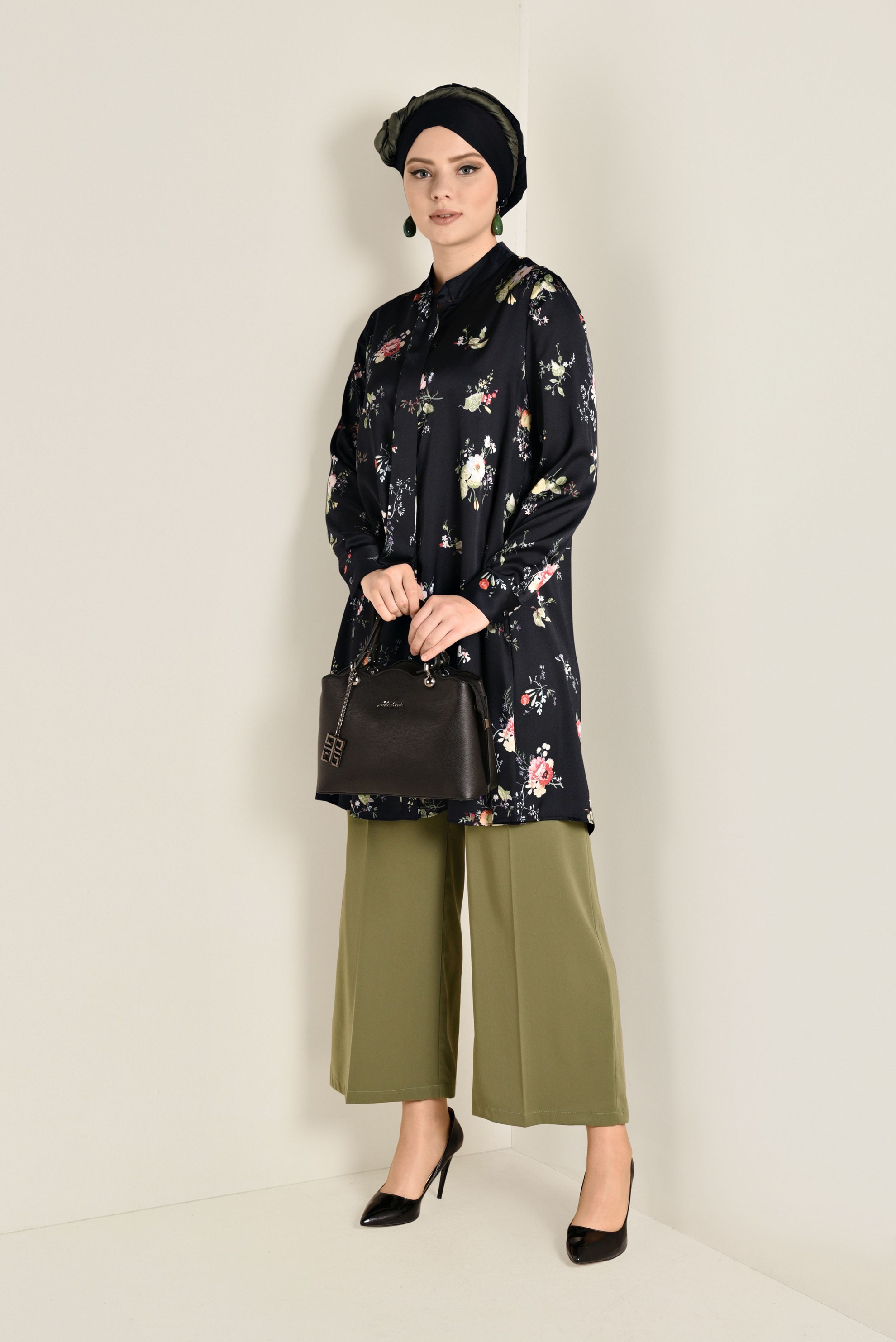 Tesettür giyim SİYAH ÇİÇEK DESENLİ TUNİK 4759-1