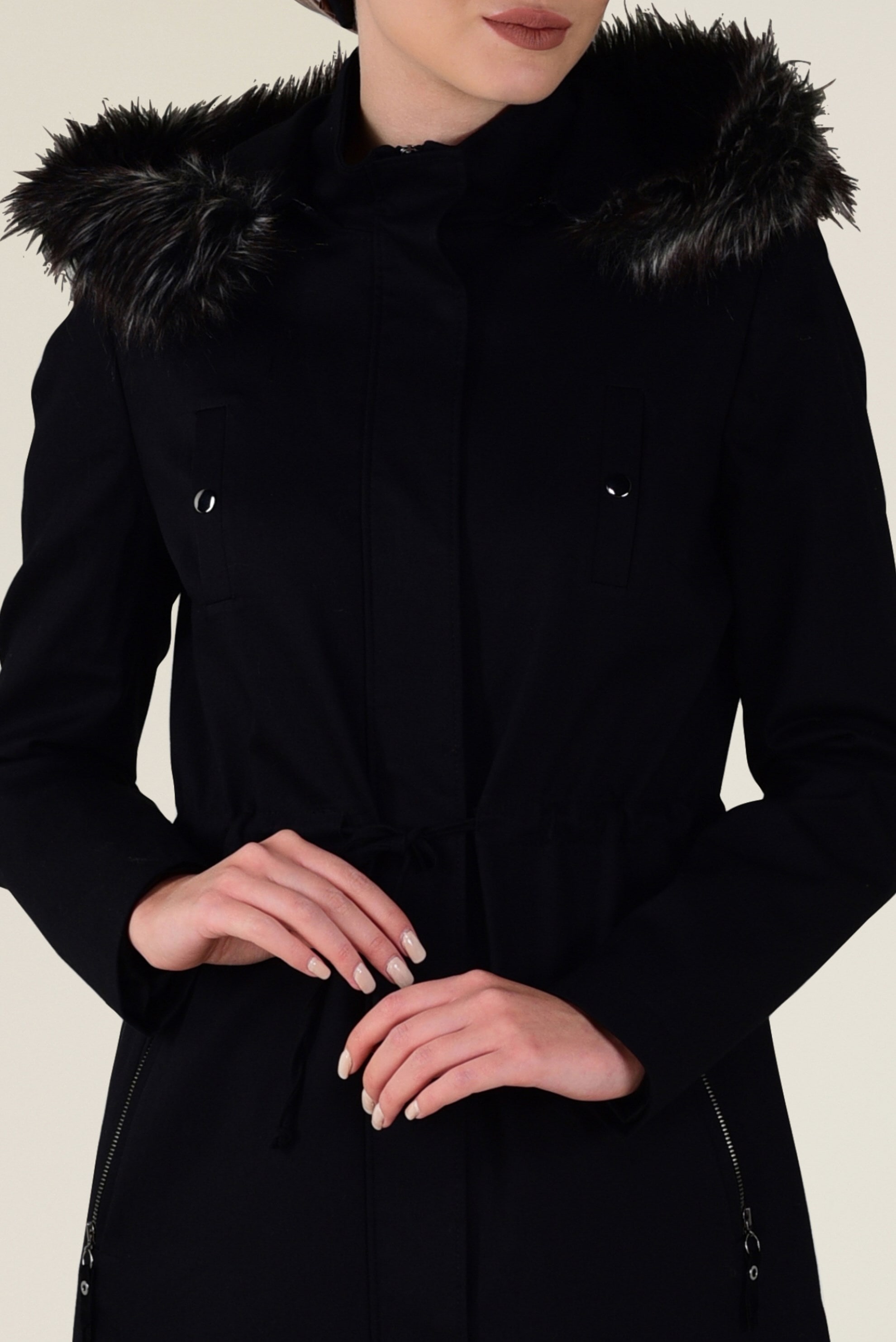 Tesettür giyim SİYAH KAPÜŞONU KÜRK DETAYLI TRENÇKOT 1307 