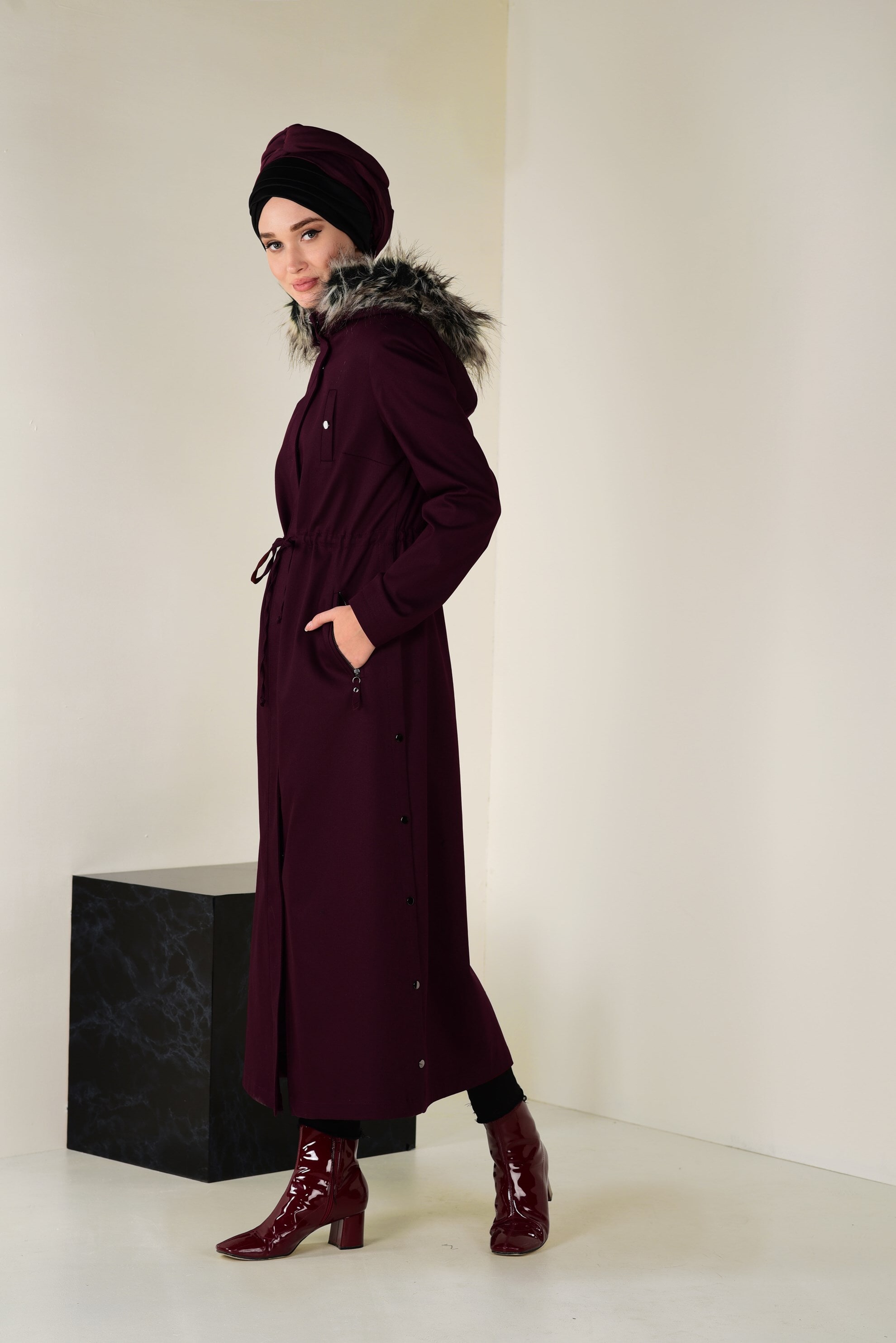 Tesettür giyim MÜRDÜM KAPÜŞONU KÜRK DETAYLI TRENÇKOT 1307 