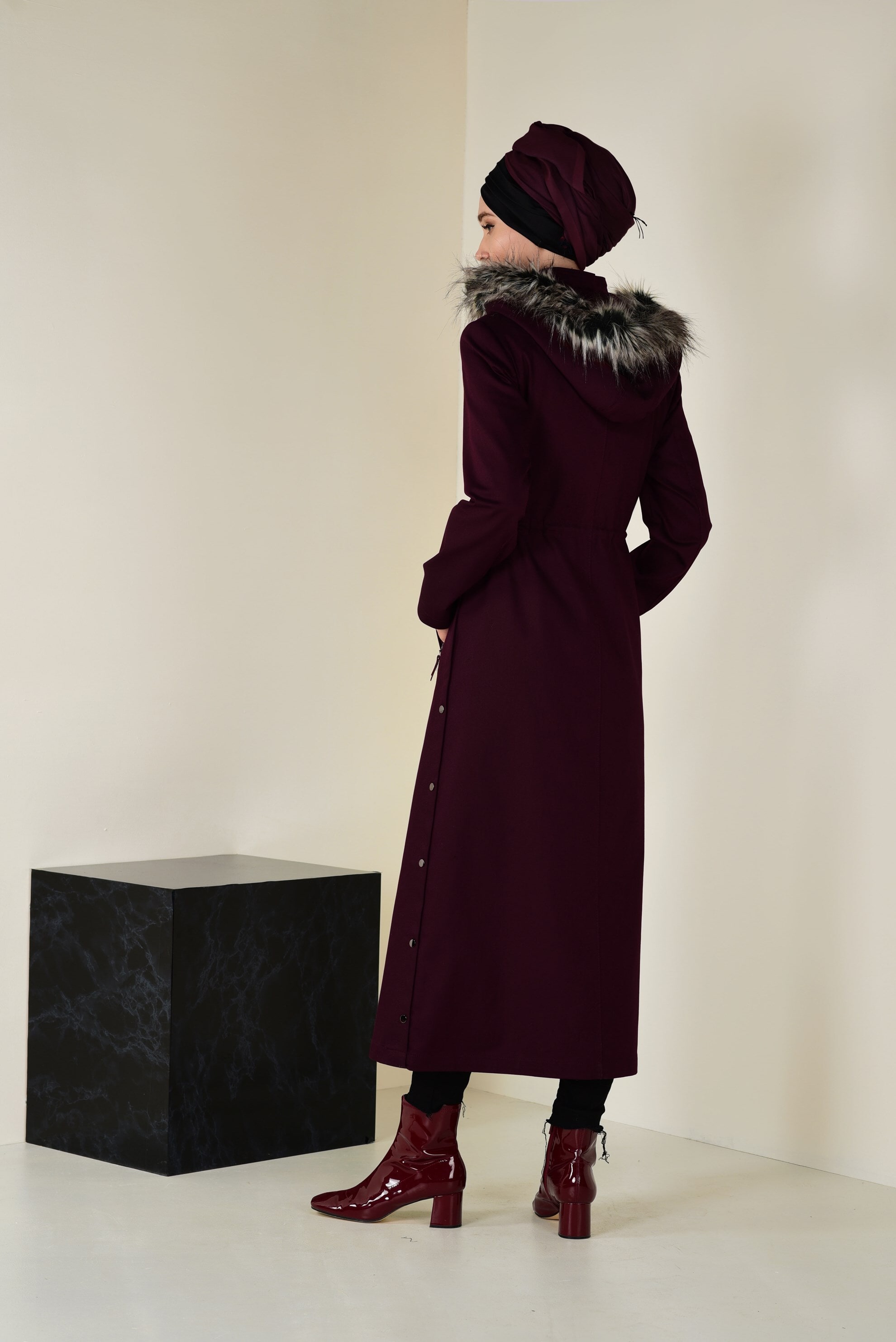 Tesettür giyim MÜRDÜM KAPÜŞONU KÜRK DETAYLI TRENÇKOT 1307 