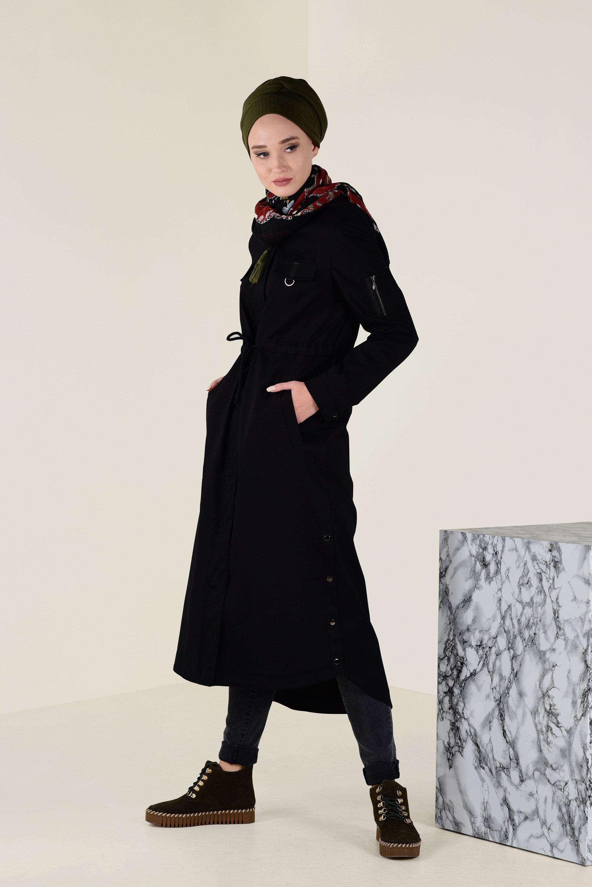 Tesettür giyim SİYAH YIRTMACI ÇIT ÇITLI BELİ BAĞCIKLI TRENÇKOT 1309 