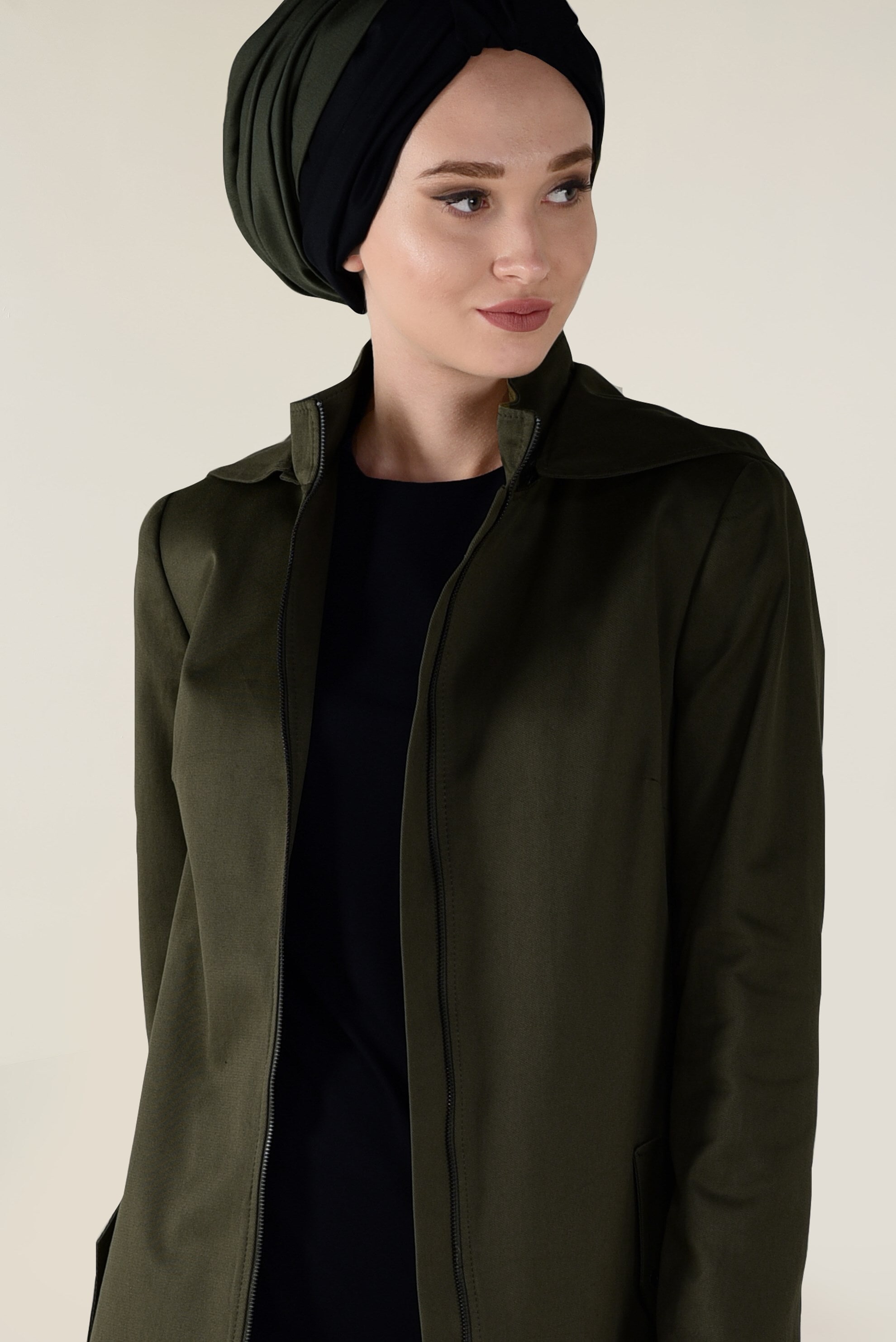 Tesettür giyim HAKİ KAPÜŞONLU FERMUARLI TRENÇKOT 1310 