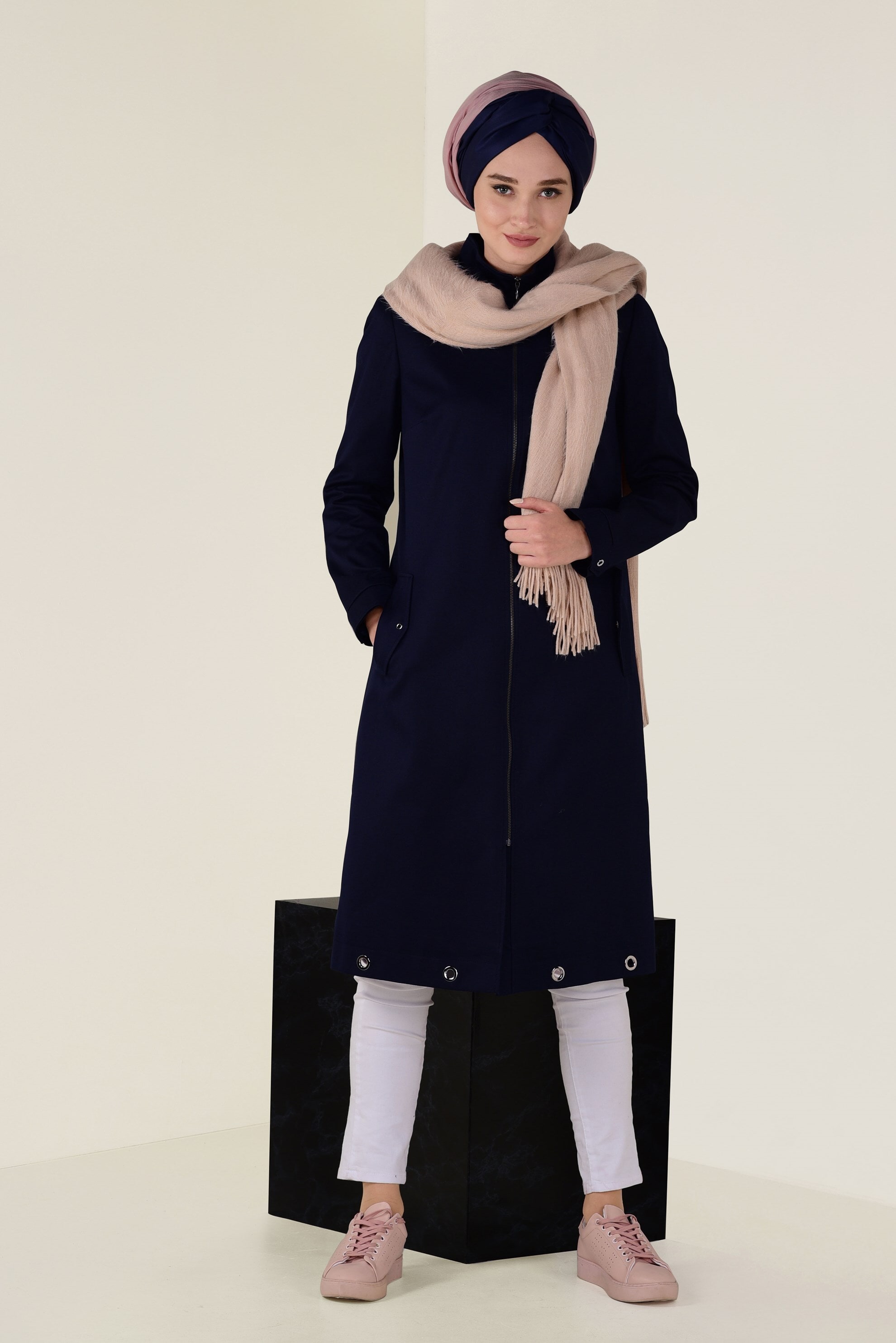 Tesettür giyim LACİVERT KAPÜŞONLU FERMUARLI TRENÇKOT 1310 