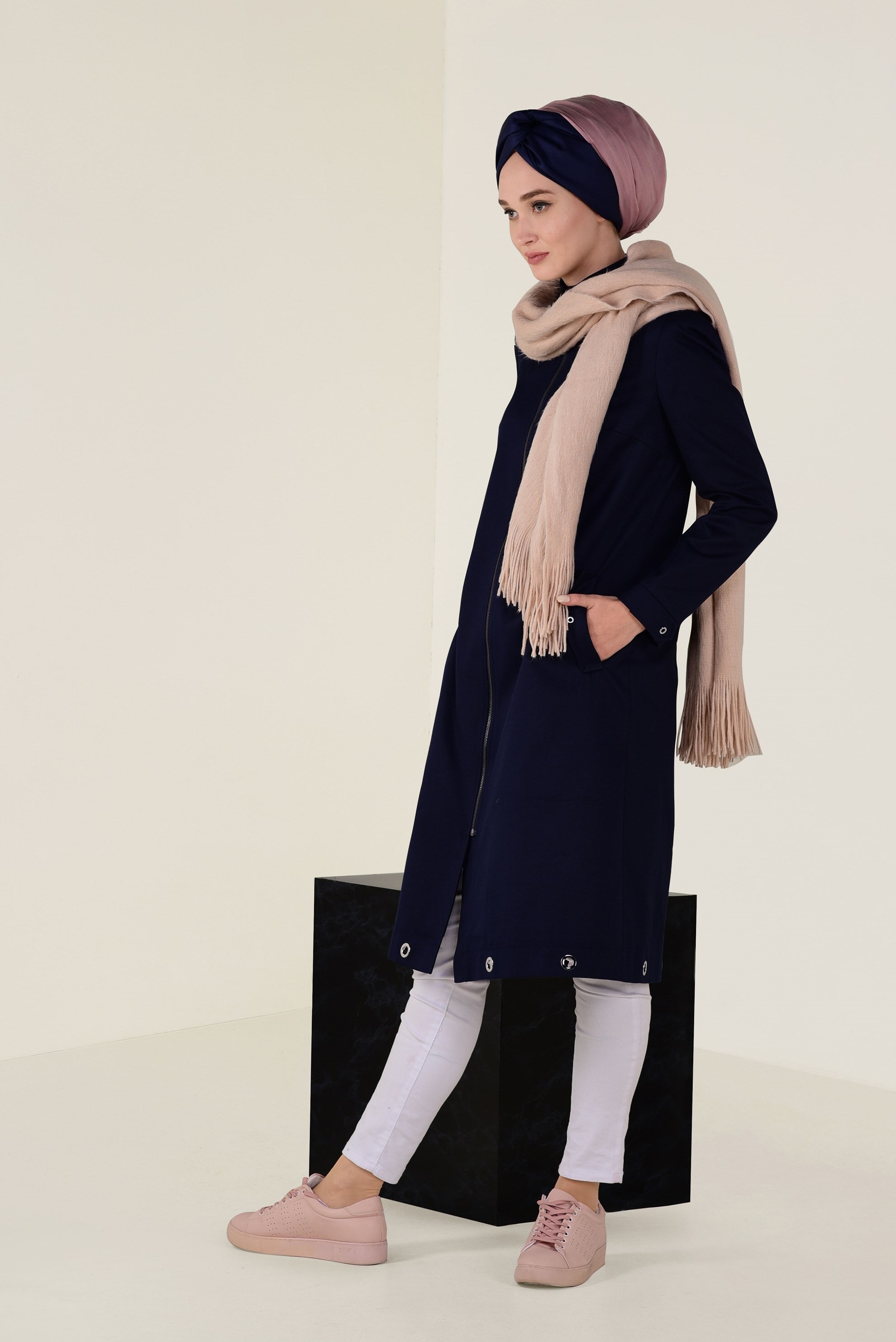Tesettür giyim LACİVERT KAPÜŞONLU FERMUARLI TRENÇKOT 1310 