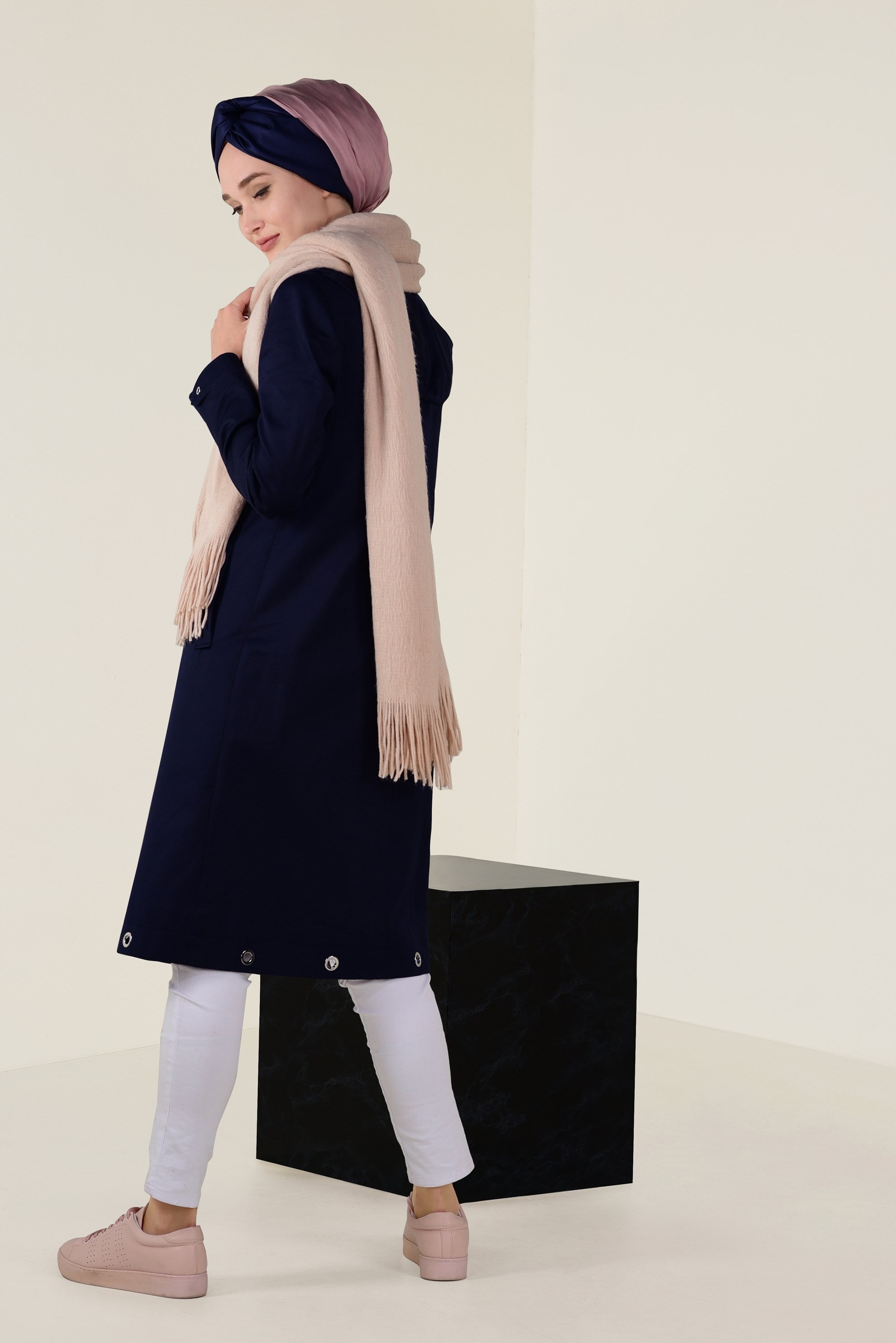 Tesettür giyim LACİVERT KAPÜŞONLU FERMUARLI TRENÇKOT 1310 