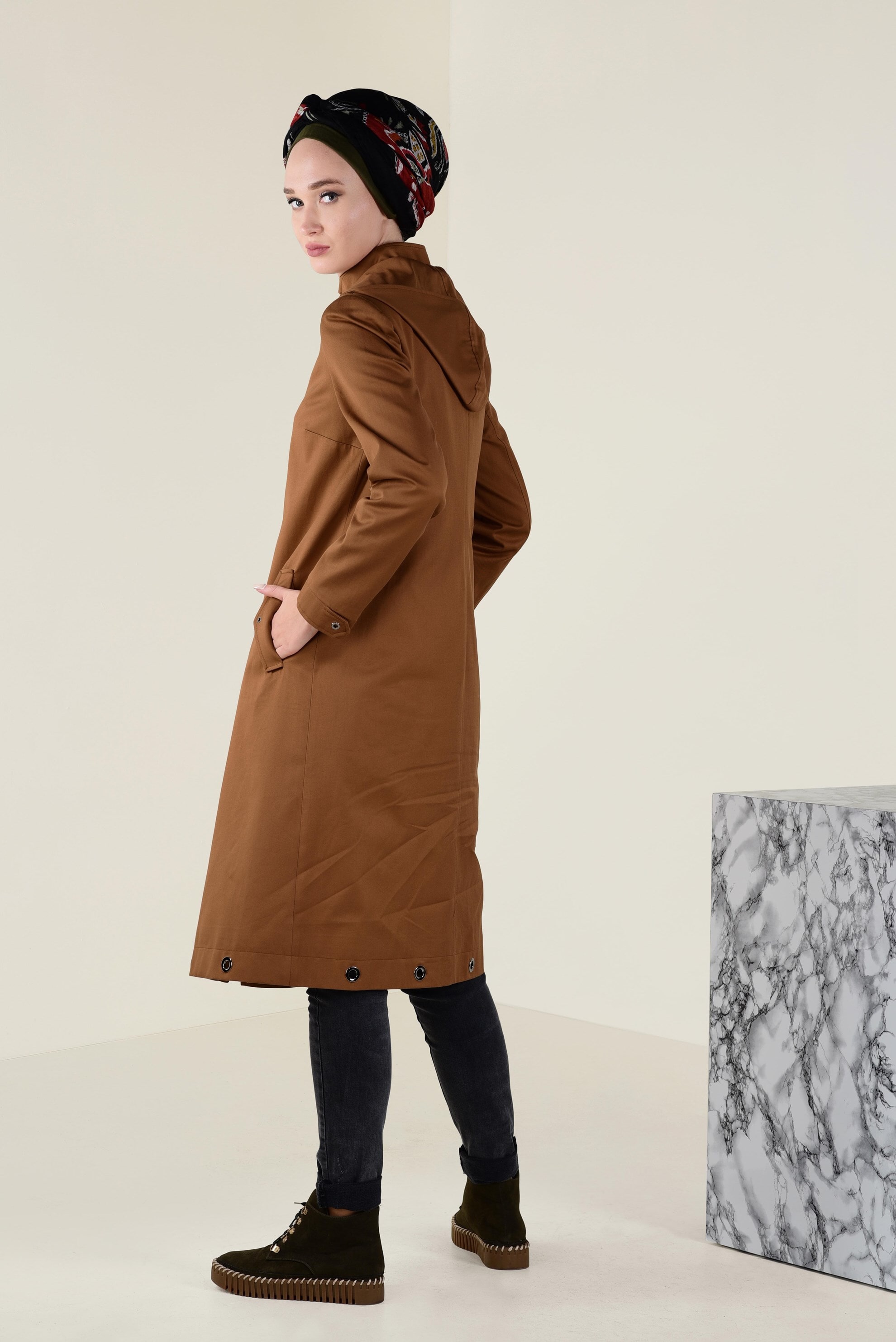 Tesettür giyim TABA KAPÜŞONLU FERMUARLI TRENÇKOT 1310 