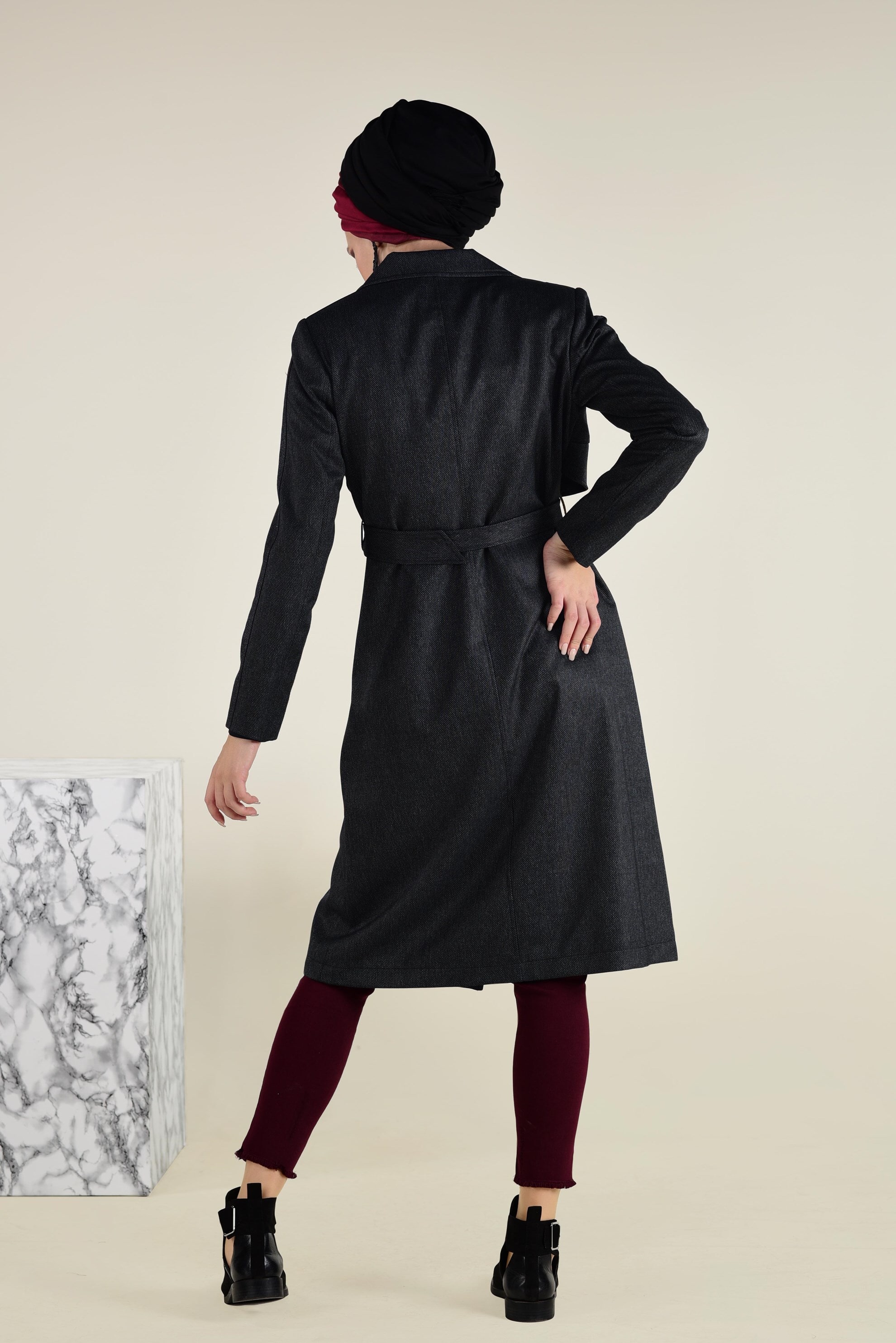 Tesettür giyim SİYAH DÜĞMELİ BELİ KEMERLİ TRENÇKOT 1319 
