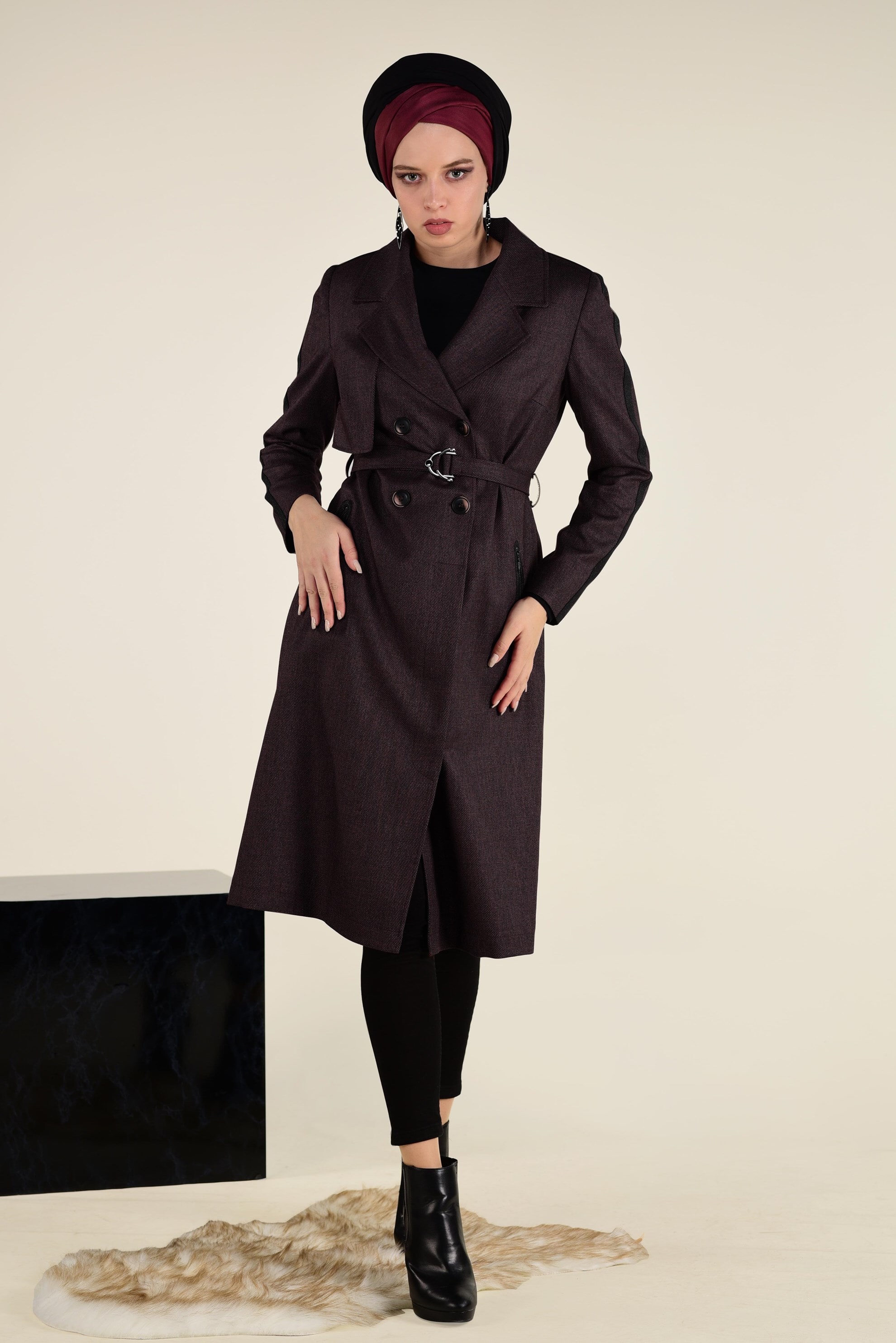 Tesettür giyim BORDO DÜĞMELİ BELİ KEMERLİ TRENÇKOT 1319 