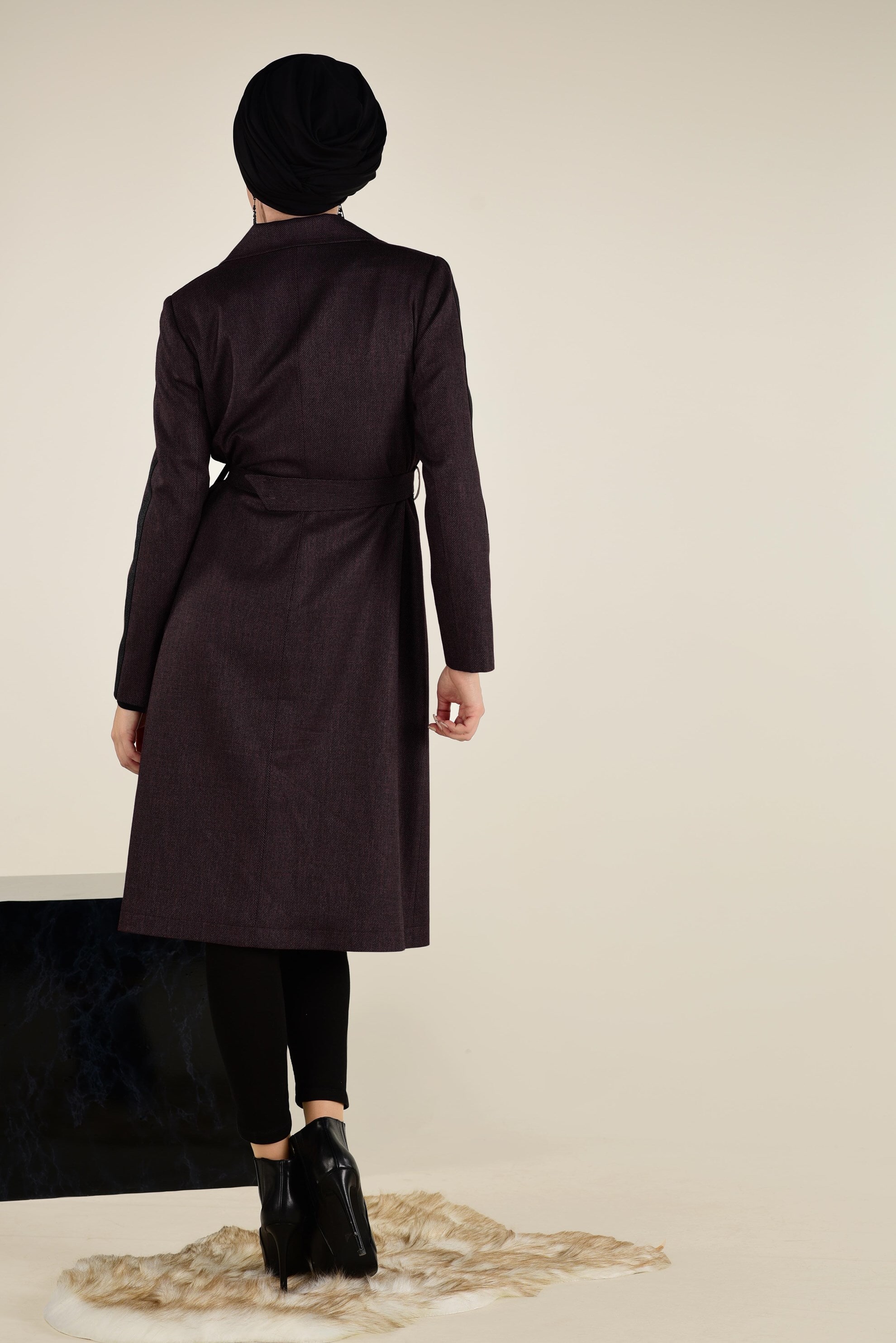 Tesettür giyim BORDO DÜĞMELİ BELİ KEMERLİ TRENÇKOT 1319 