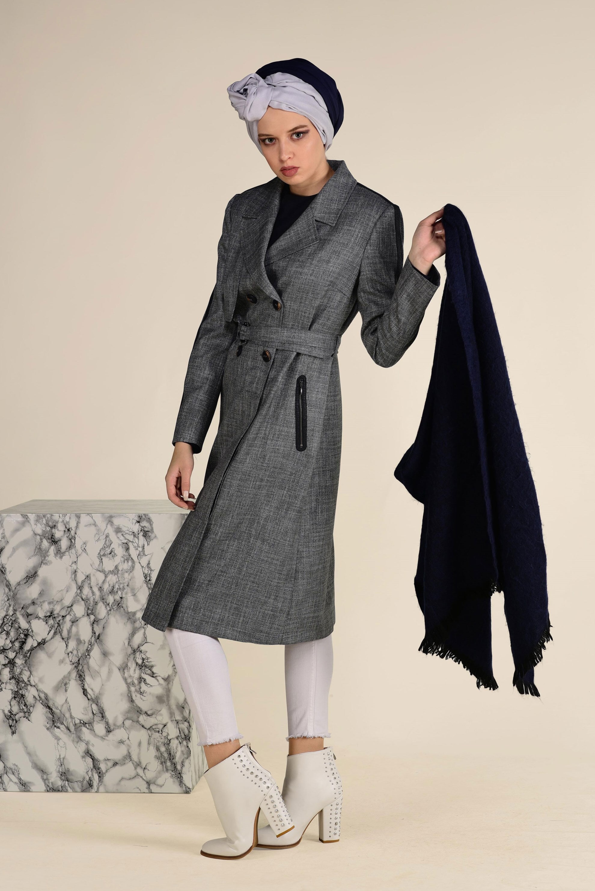 Tesettür giyim SİYAH DÜĞMELİ BELİ KEMERLİ TRENÇKOT 1319 