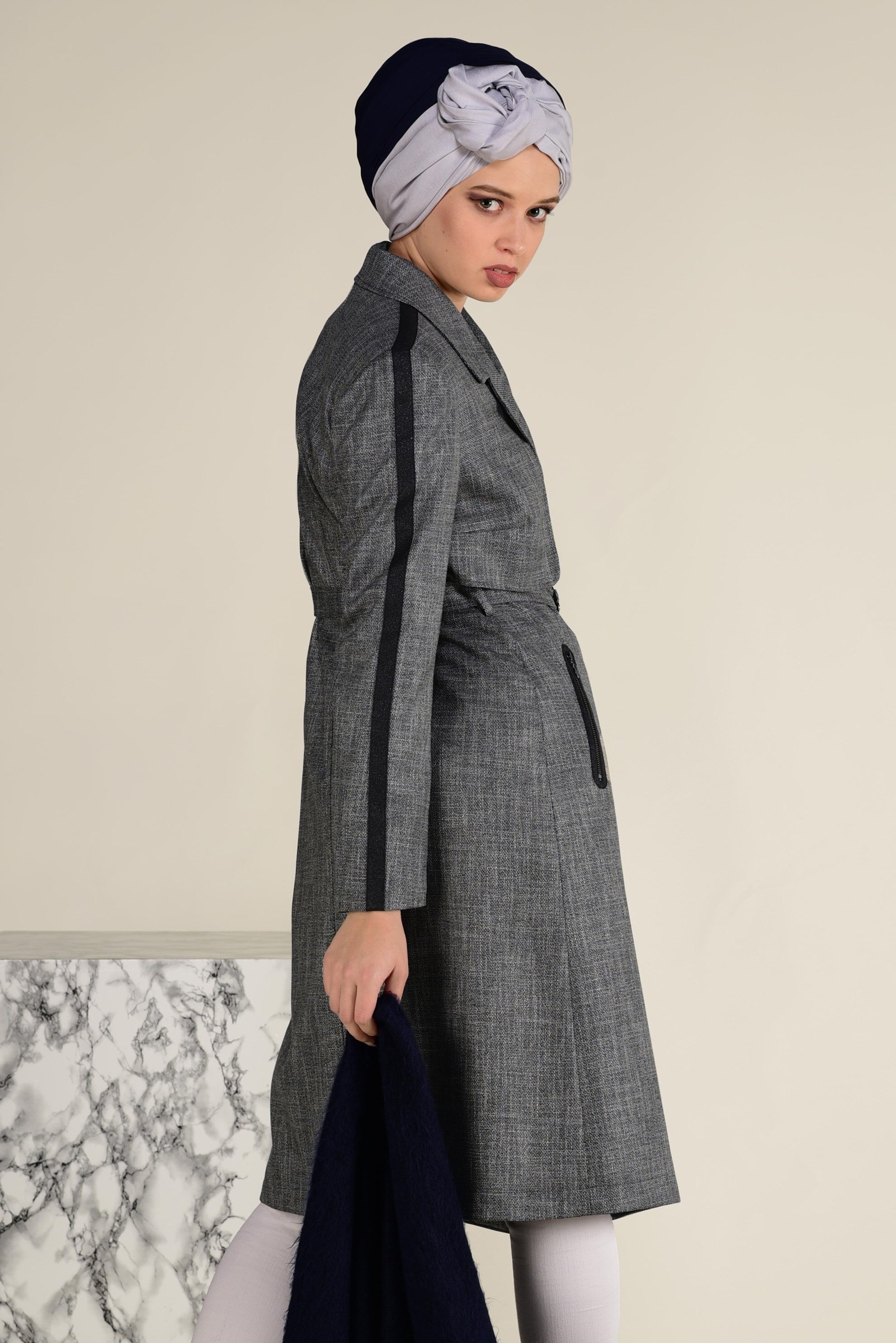 Tesettür giyim SİYAH DÜĞMELİ BELİ KEMERLİ TRENÇKOT 1319 