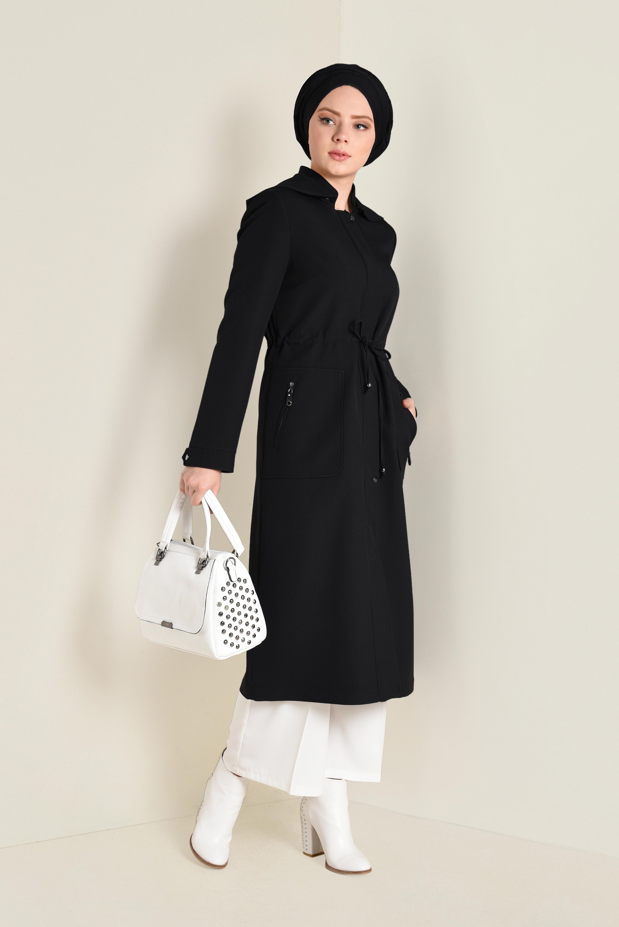 Tesettür giyim SİYAH BELİ BÜZGÜLÜ KAPÜŞONLU TRENÇKOT 1324