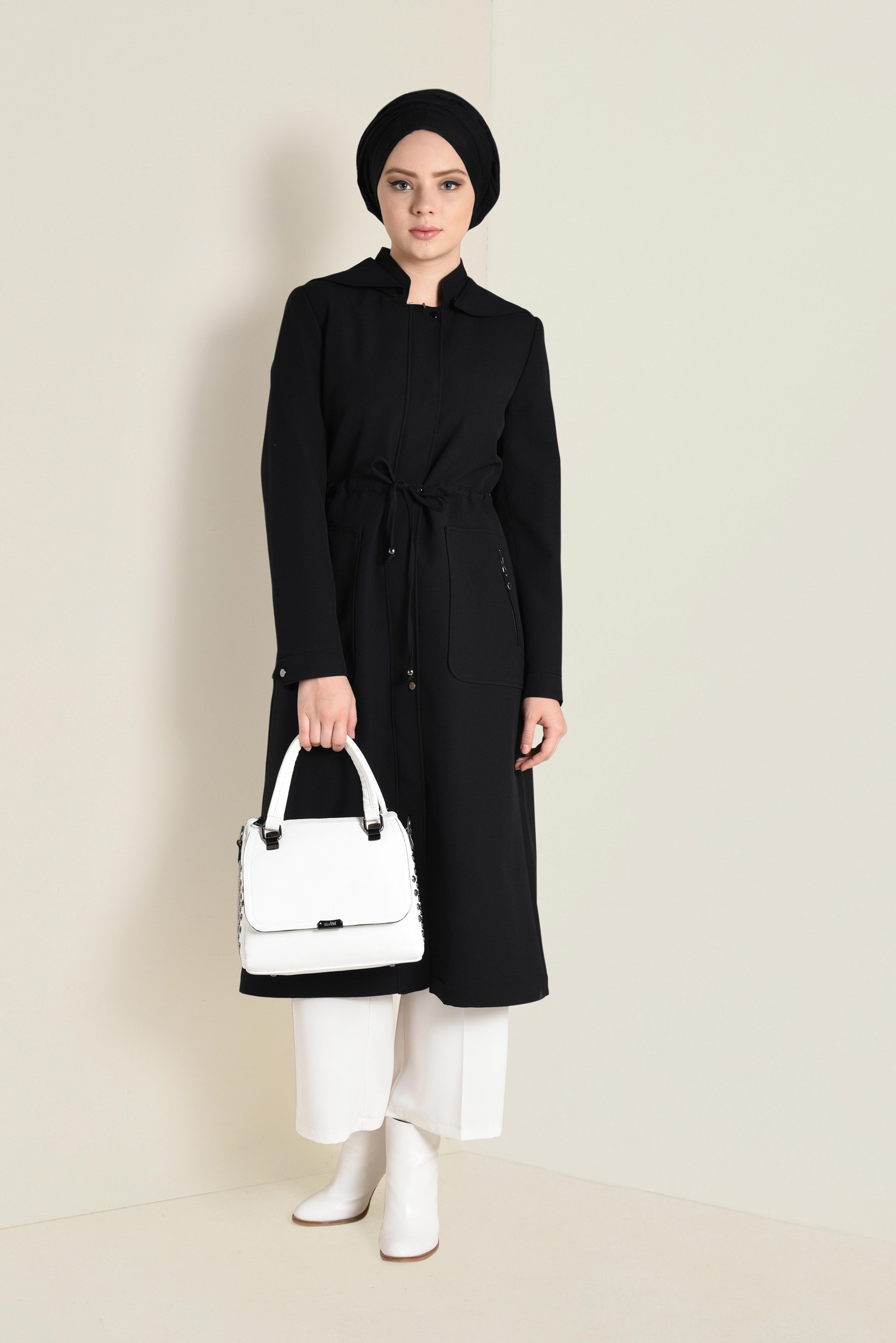 Tesettür giyim SİYAH BELİ BÜZGÜLÜ KAPÜŞONLU TRENÇKOT 1324