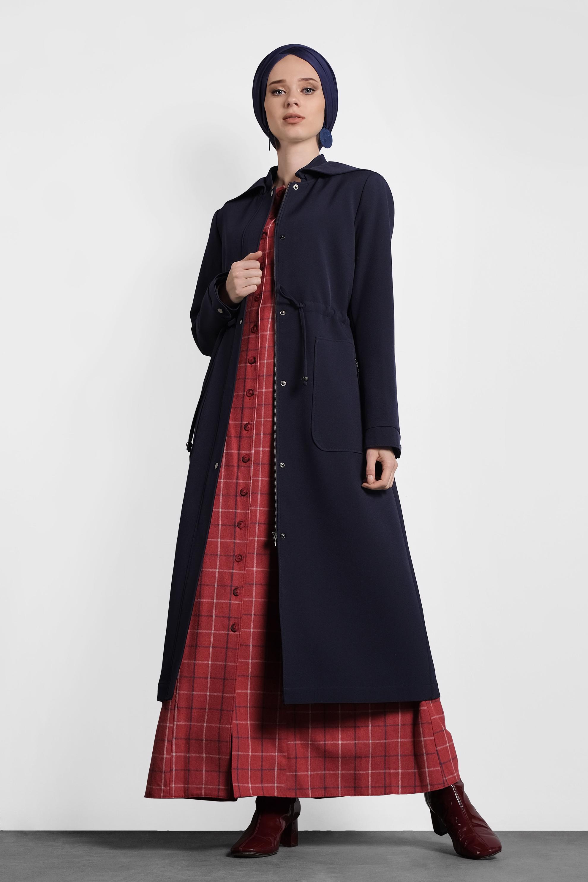 Tesettür giyim LACİVERT BELİ BÜZGÜLÜ KAPÜŞONLU TRENÇKOT 1324