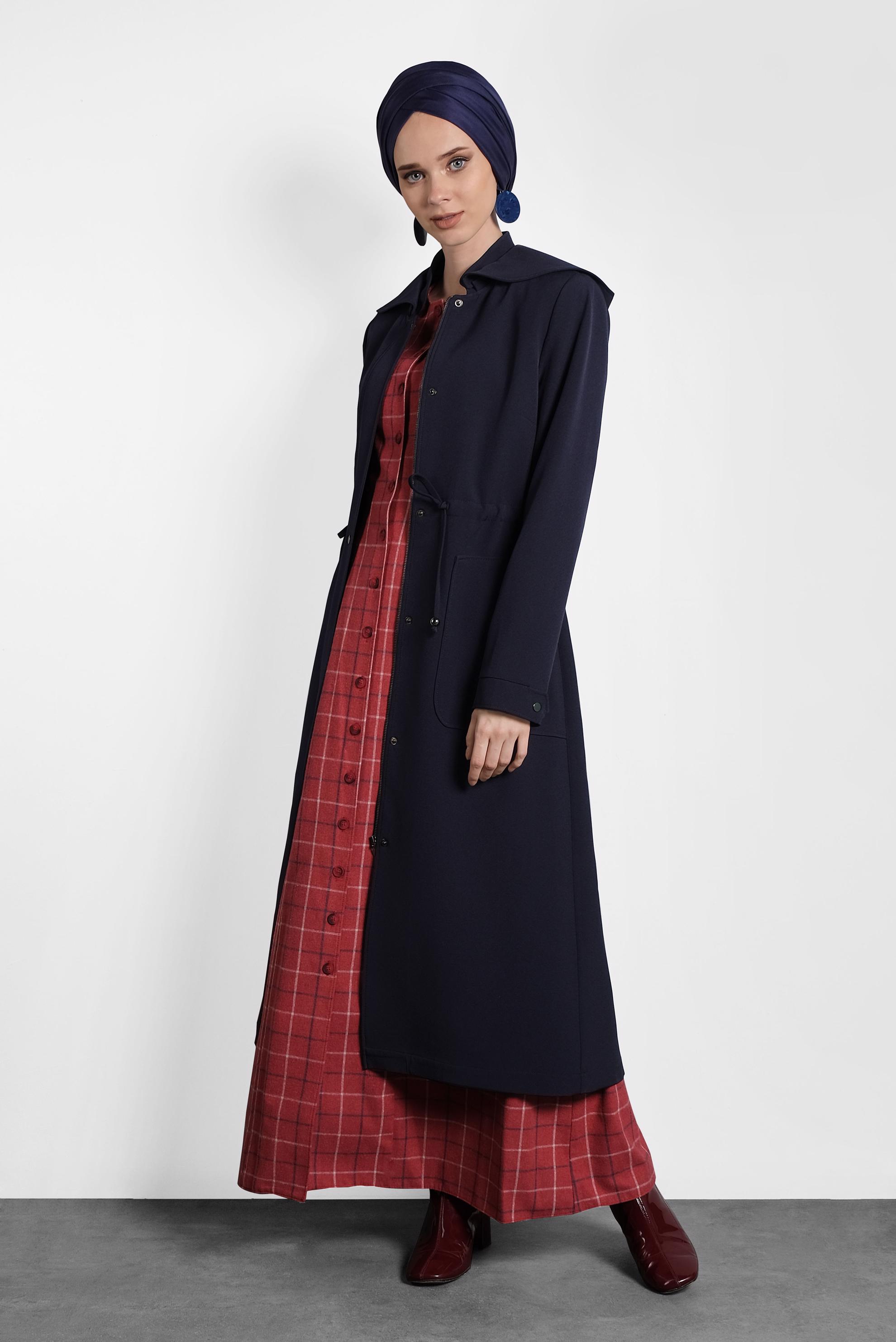 Tesettür giyim LACİVERT BELİ BÜZGÜLÜ KAPÜŞONLU TRENÇKOT 1324