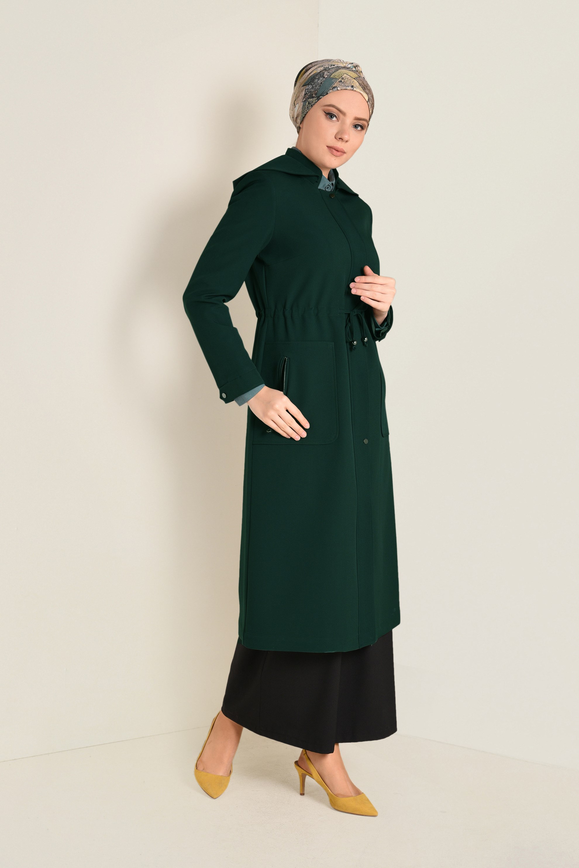 Tesettür giyim YEŞİL BELİ BÜZGÜLÜ KAPÜŞONLU TRENÇKOT 1324