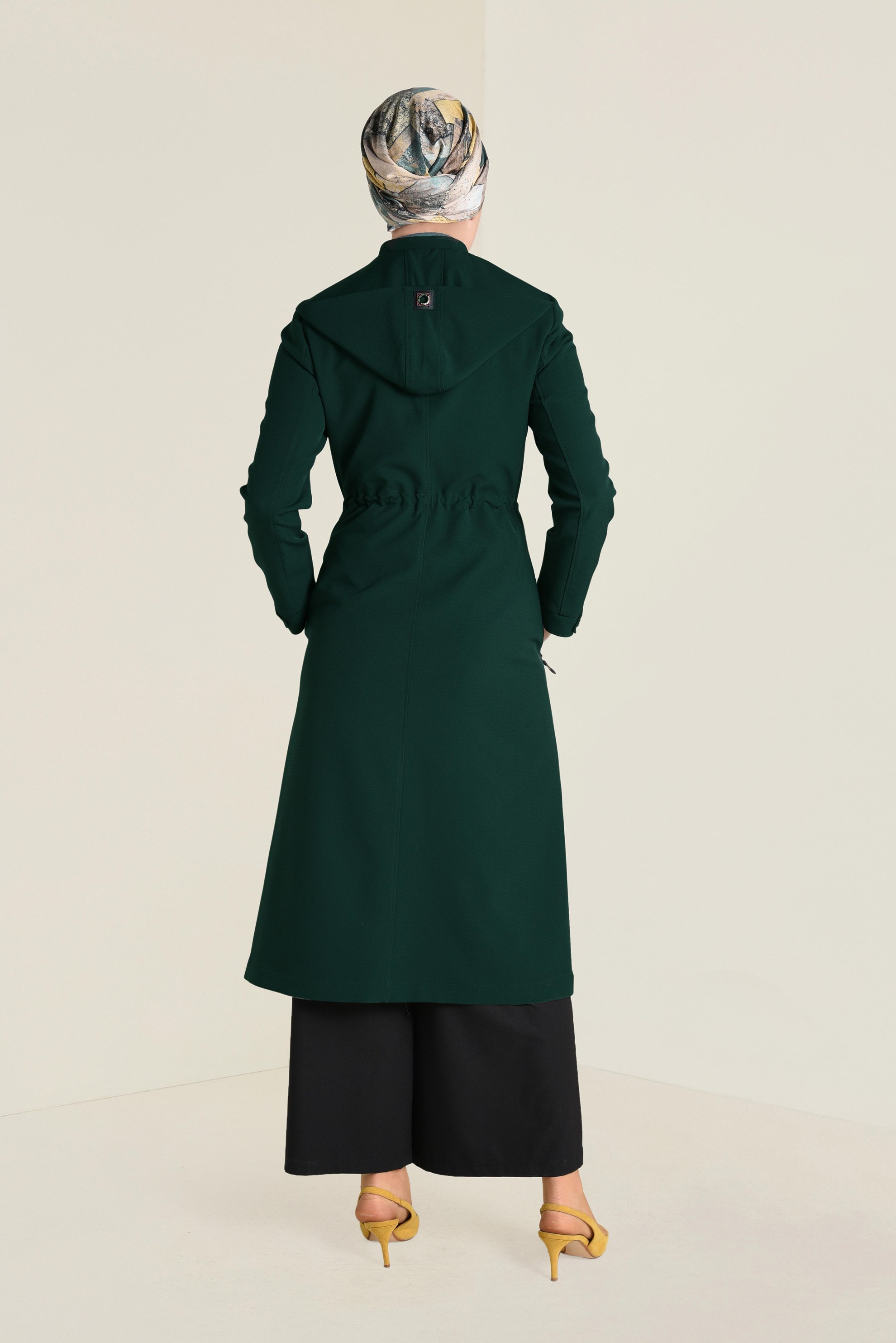 Tesettür giyim YEŞİL BELİ BÜZGÜLÜ KAPÜŞONLU TRENÇKOT 1324