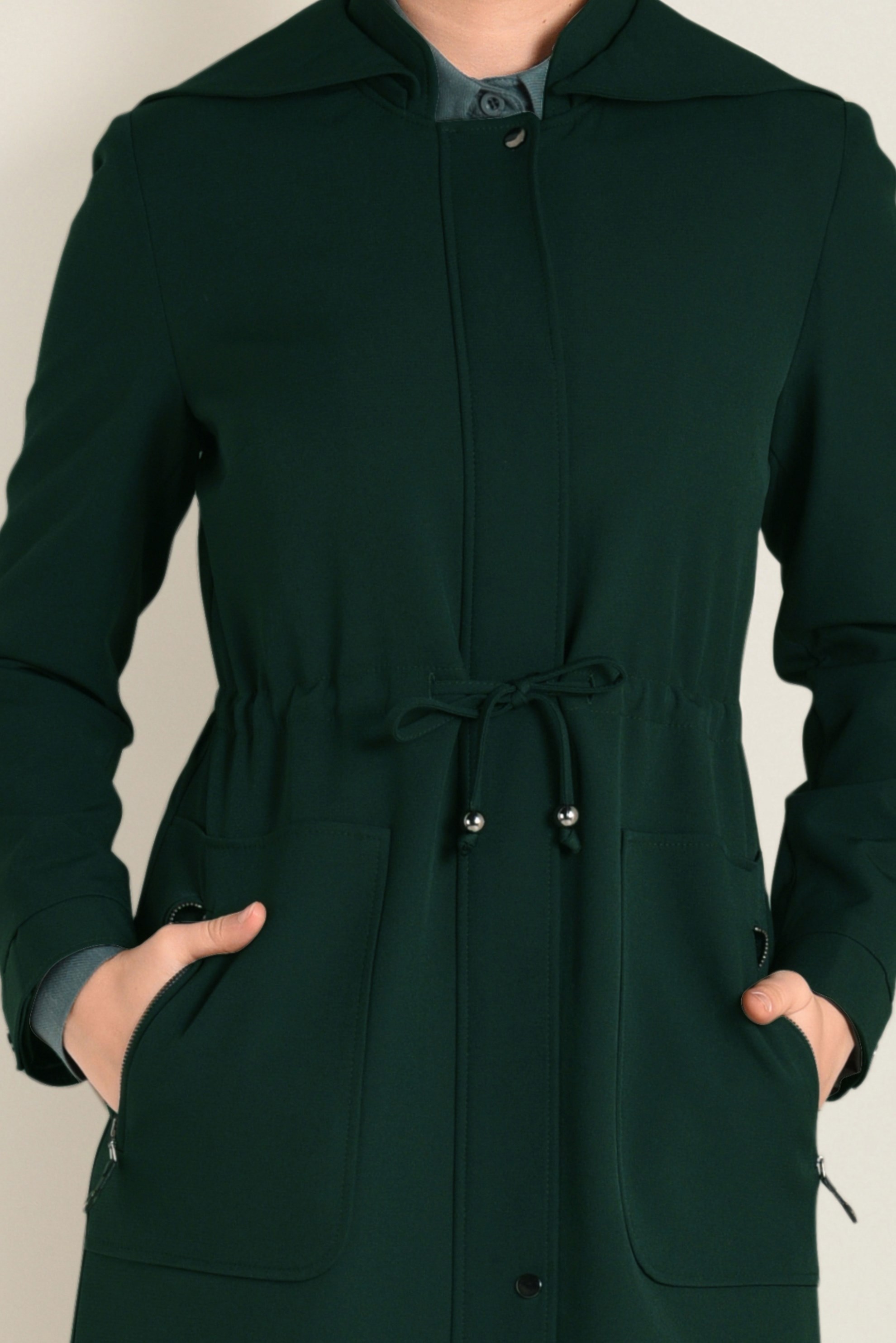 Tesettür giyim YEŞİL BELİ BÜZGÜLÜ KAPÜŞONLU TRENÇKOT 1324