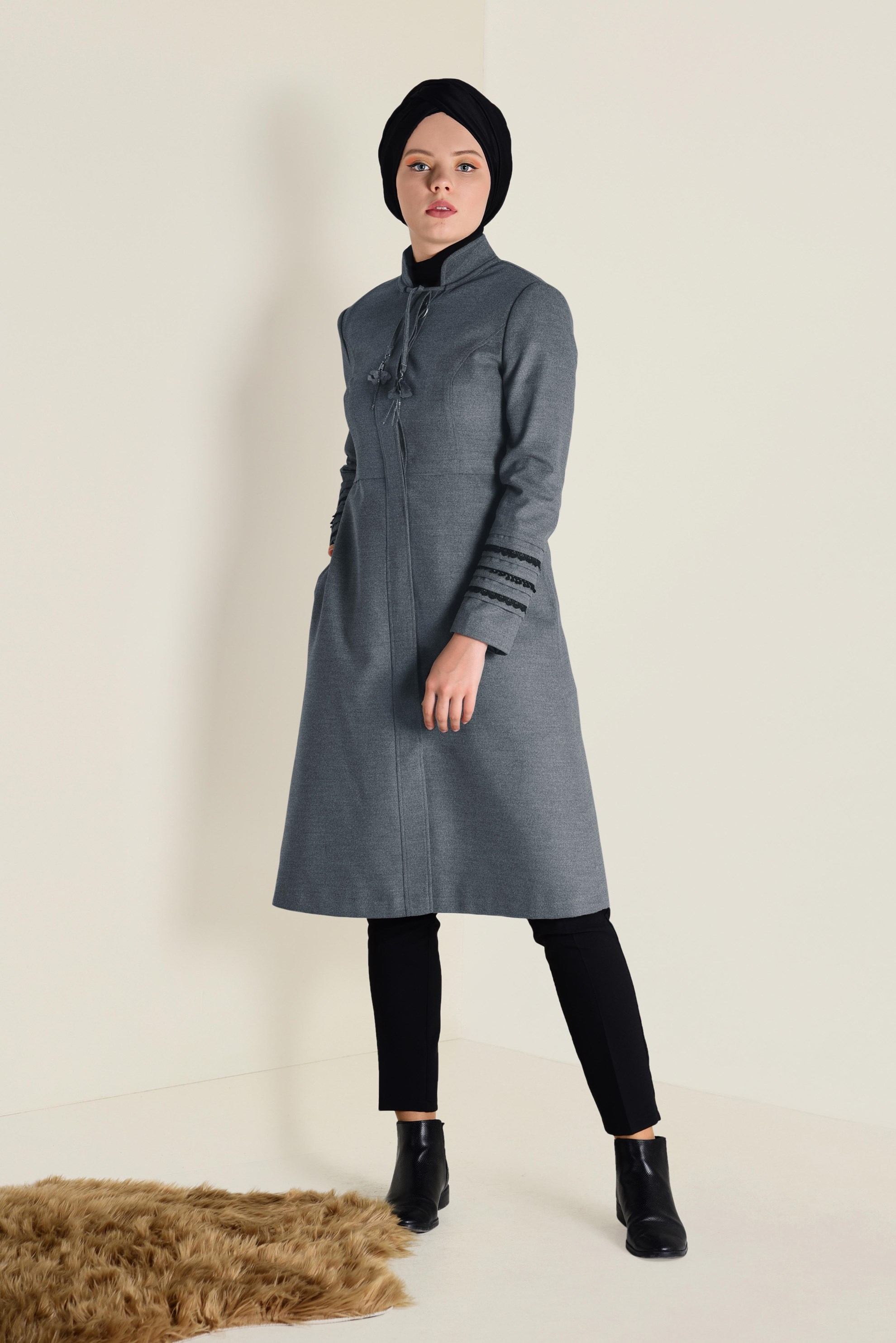 Tesettür giyim GRİ HAKİM YAKA GİZLİ DÜĞMELİ TRENÇKOT 1327