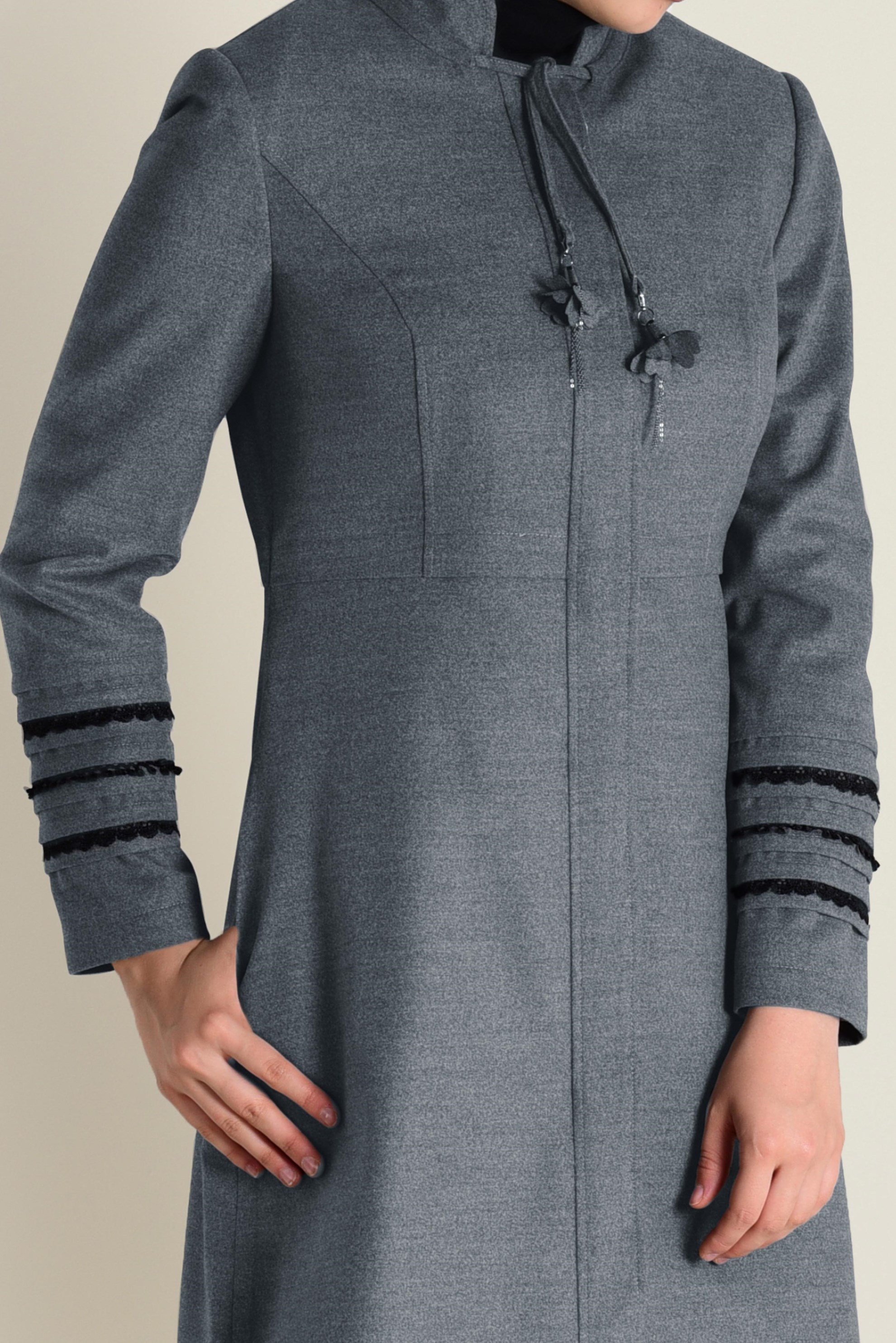 Tesettür giyim GRİ HAKİM YAKA GİZLİ DÜĞMELİ TRENÇKOT 1327