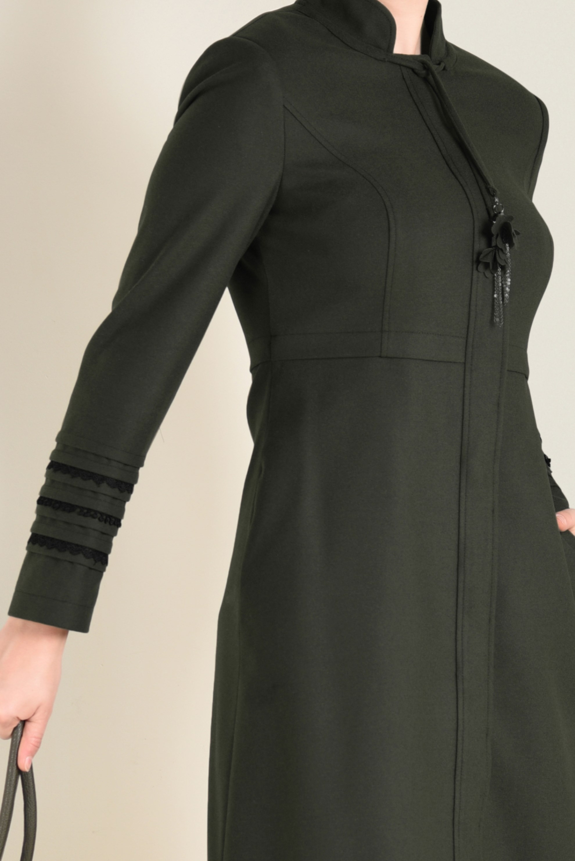 Tesettür giyim HAKİ HAKİM YAKA GİZLİ DÜĞMELİ TRENÇKOT 1327