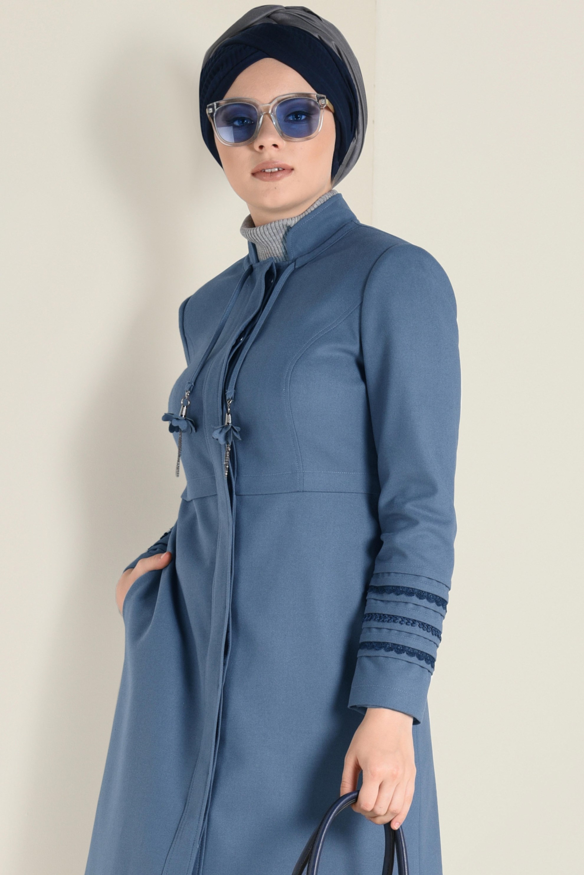 Tesettür giyim MAVİ HAKİM YAKA GİZLİ DÜĞMELİ TRENÇKOT 1327