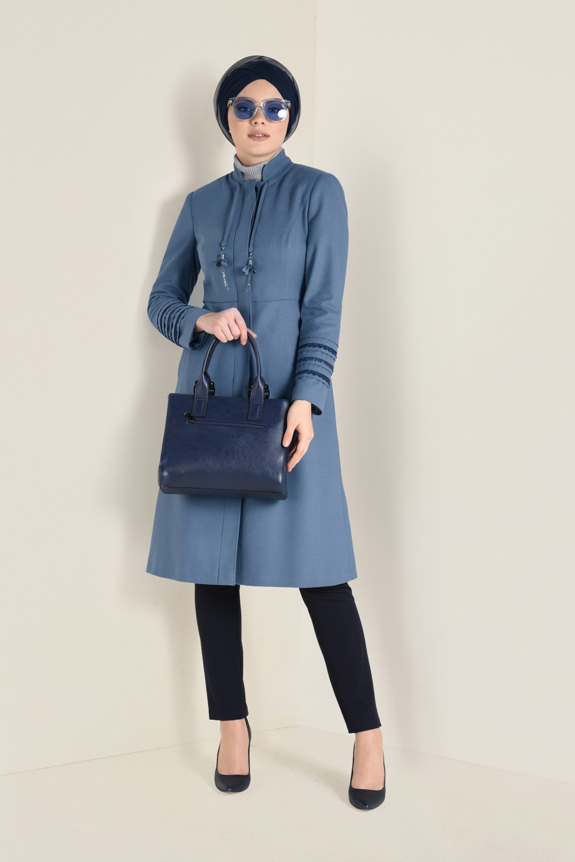 Tesettür giyim MAVİ HAKİM YAKA GİZLİ DÜĞMELİ TRENÇKOT 1327