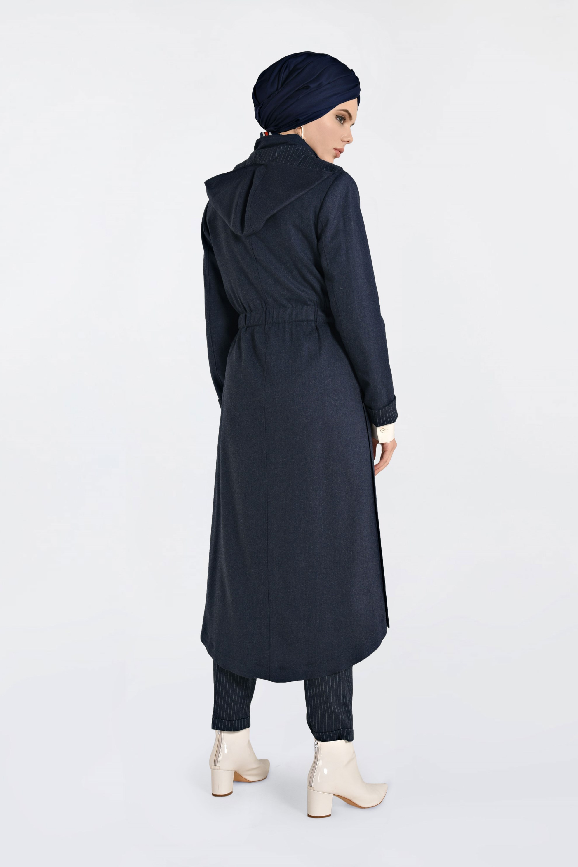 Tesettür giyim LACİVERT BELİ BÜZGÜLÜ GİZLİ ÇITÇIT VE FERMUARLI TRENÇKOT 1334